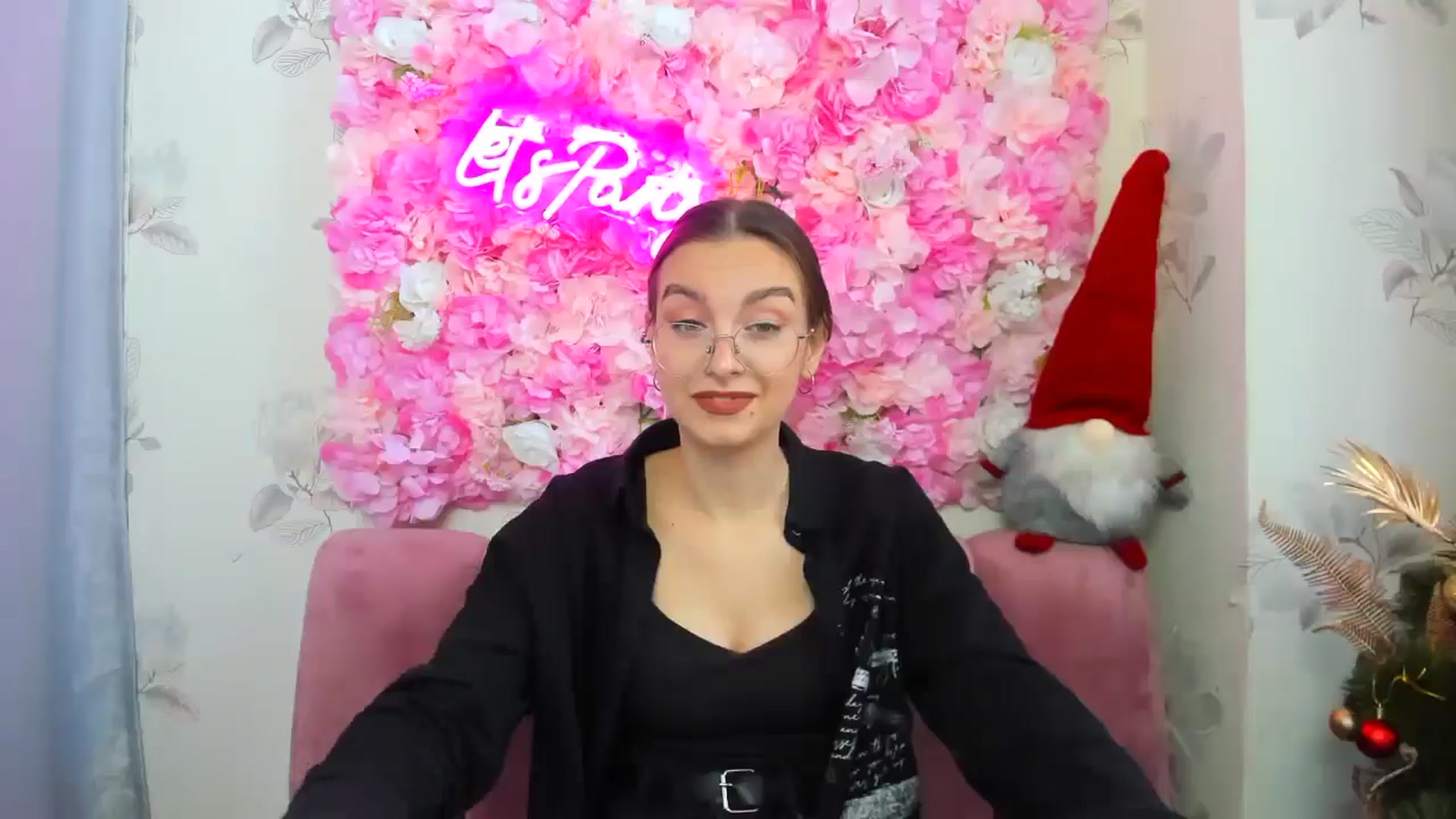 Gallery image thumbnail from SofiaLiub's myfreecams stream on, 12/14/2024, 11:37 image 19 of 20