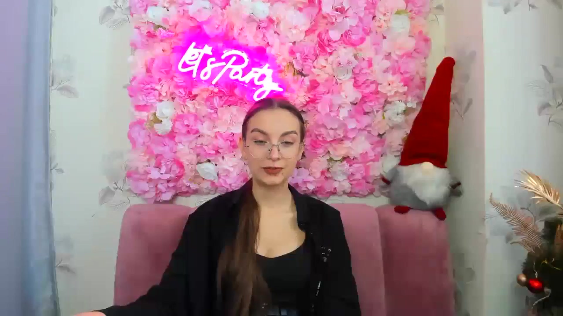 Gallery image thumbnail from SofiaLiub's myfreecams stream on, 12/14/2024, 11:37 image 7 of 20