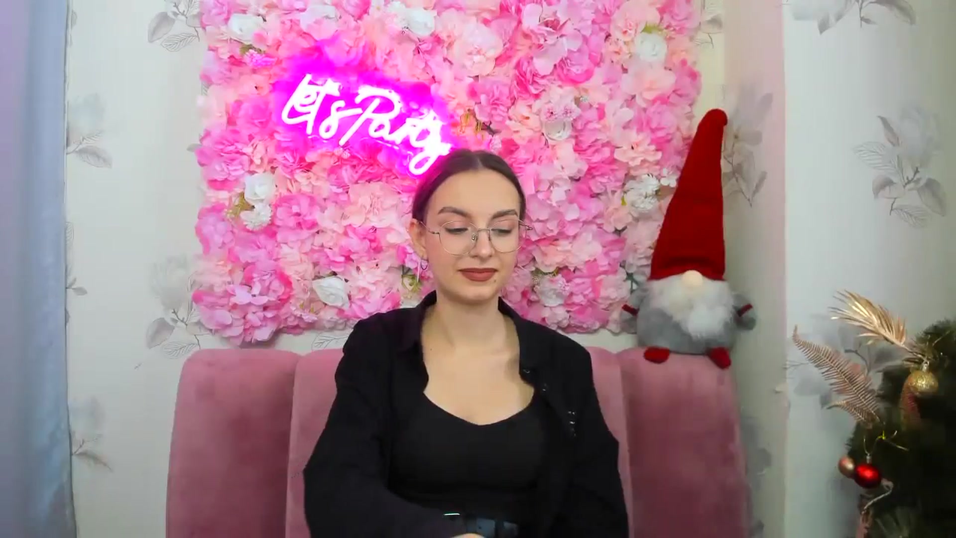 Gallery image thumbnail from SofiaLiub's myfreecams stream on, 12/14/2024, 13:01 image 9 of 20