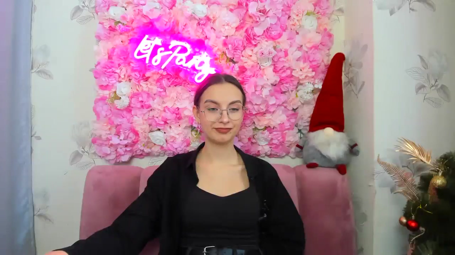 Gallery image thumbnail from SofiaLiub's myfreecams stream on, 12/14/2024, 13:01 image 15 of 20