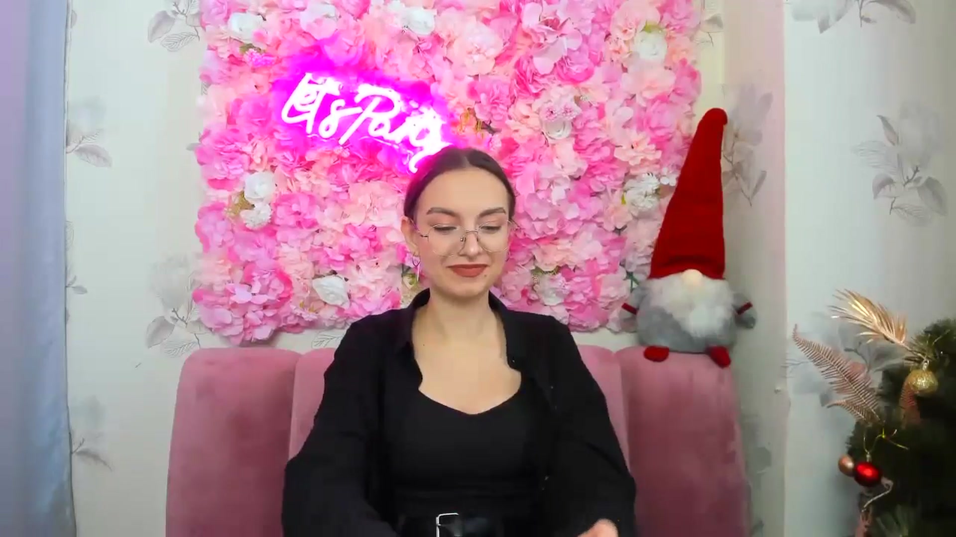 Gallery image thumbnail from SofiaLiub's myfreecams stream on, 12/14/2024, 13:01 image 12 of 20