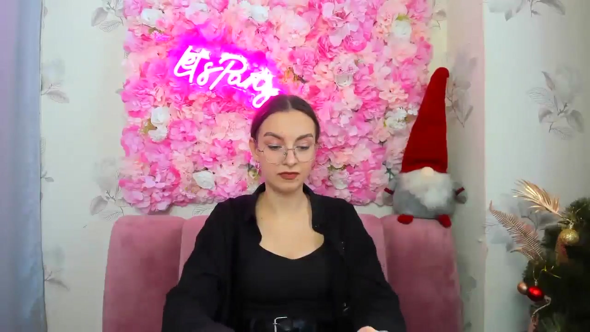 Gallery image thumbnail from SofiaLiub's myfreecams stream on, 12/14/2024, 13:01 image 10 of 20
