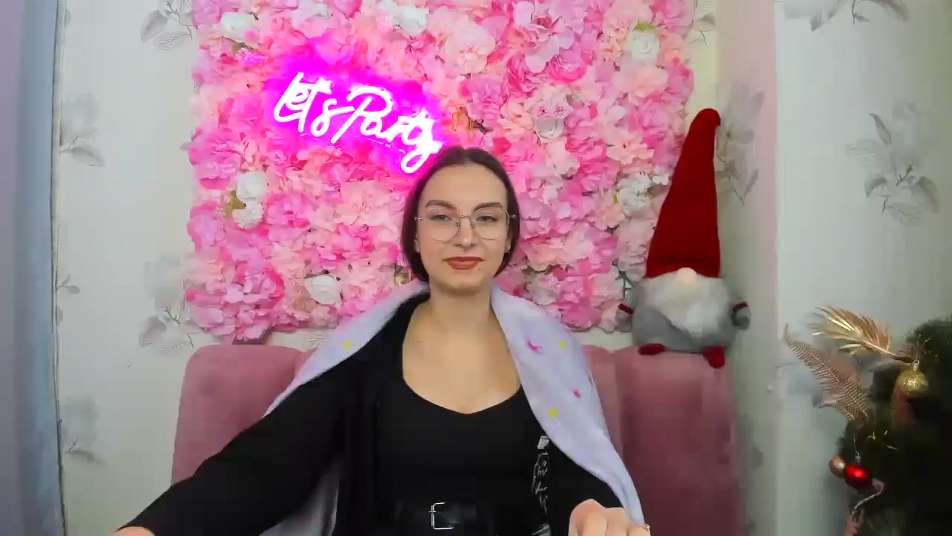 Gallery image thumbnail from SofiaLiub's myfreecams stream on, 12/14/2024, 13:49 image 3 of 20