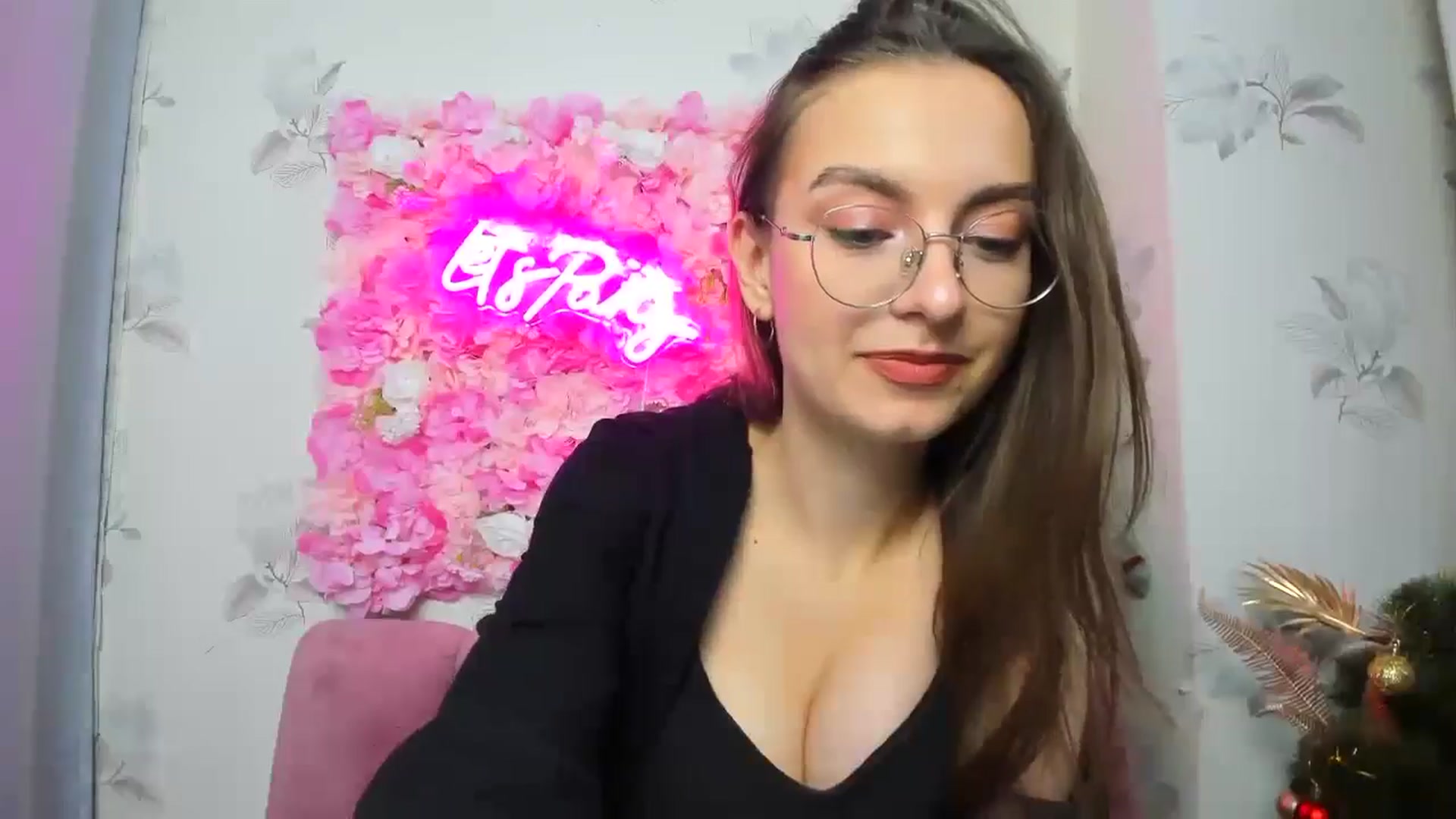 Gallery image thumbnail from SofiaLiub's myfreecams stream on, 12/14/2024, 13:49 image 20 of 20