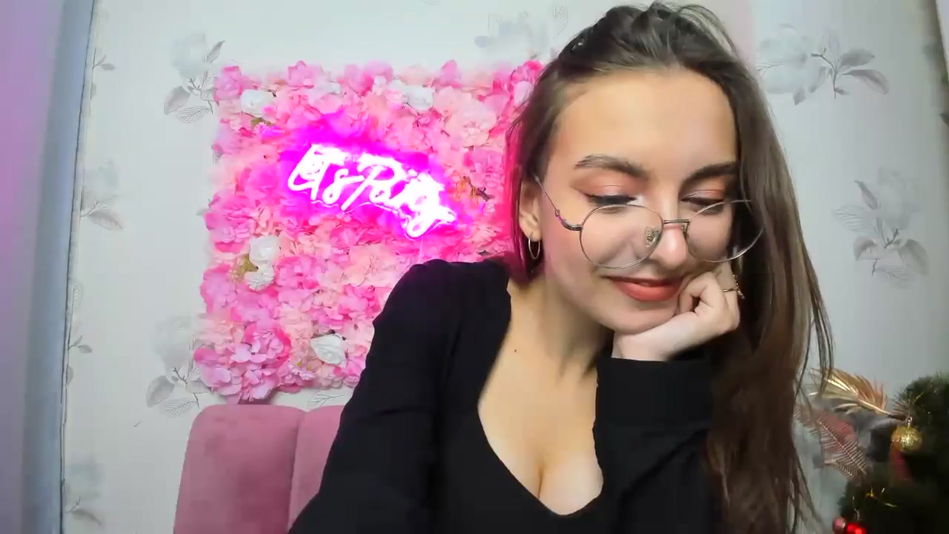 Gallery image thumbnail from SofiaLiub's myfreecams stream on, 12/14/2024, 13:49 image 19 of 20