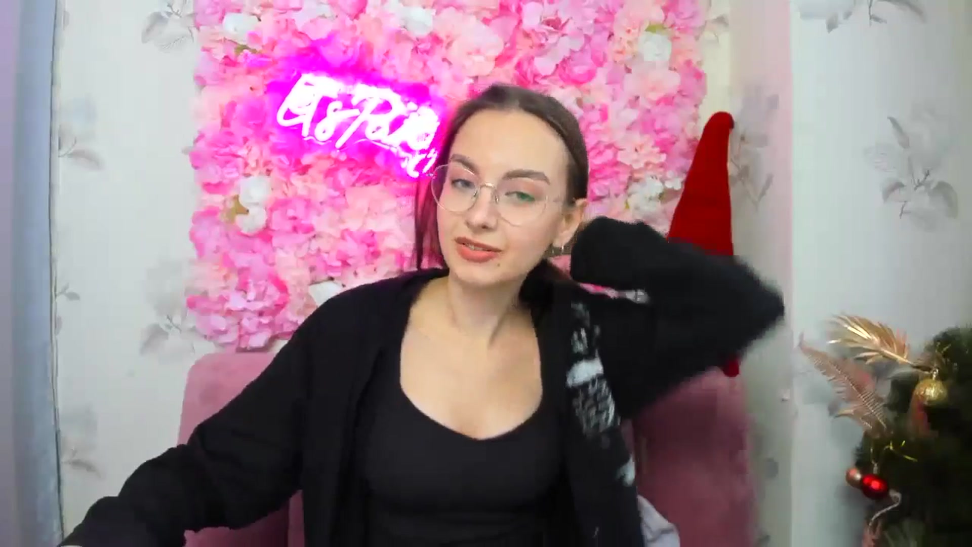 Gallery image thumbnail from SofiaLiub's myfreecams stream on, 12/14/2024, 13:49 image 13 of 20