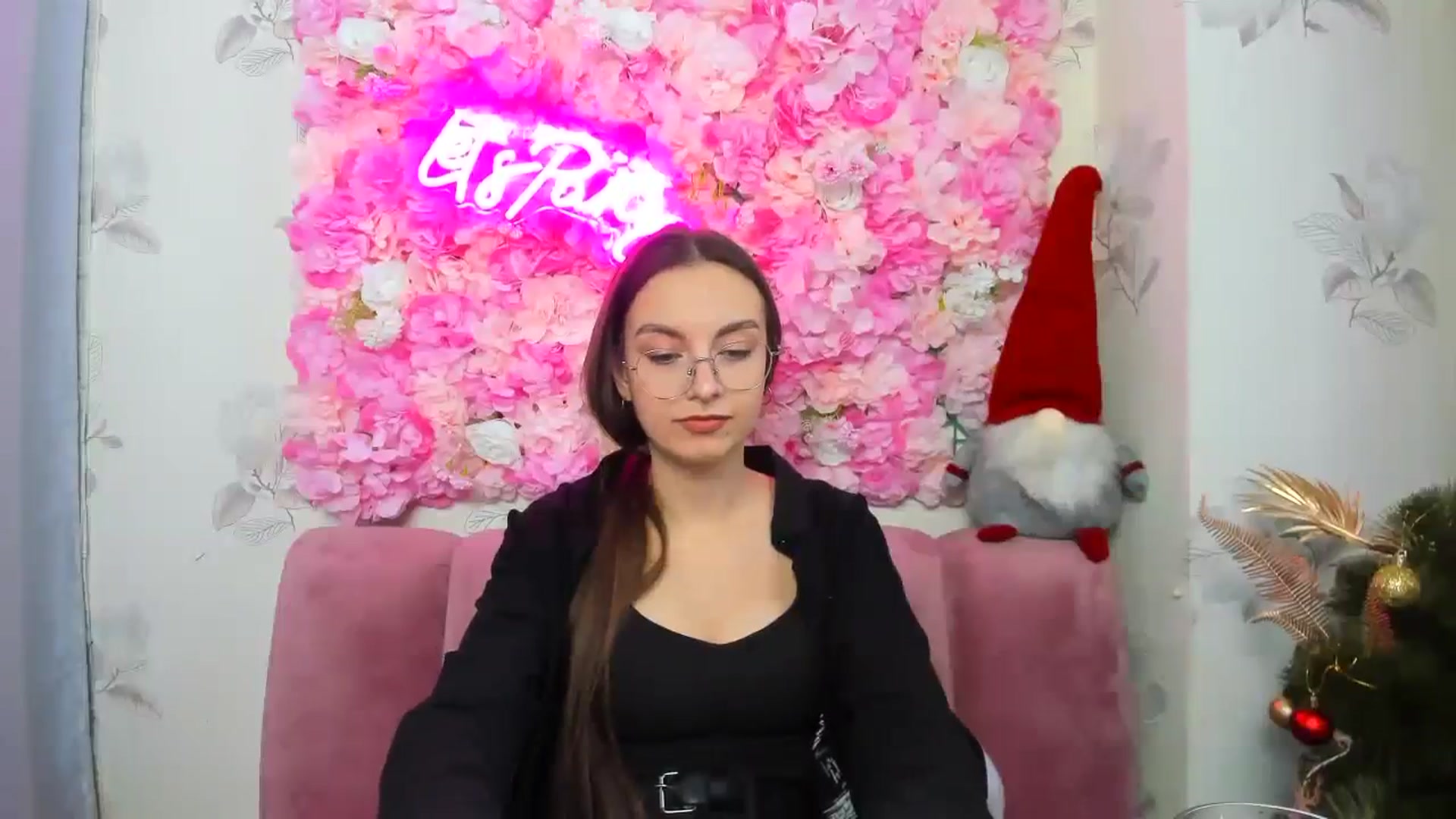 Gallery image thumbnail from SofiaLiub's myfreecams stream on, 12/14/2024, 13:49 image 10 of 20