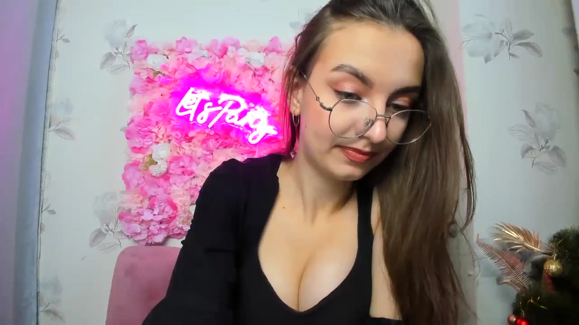 Gallery image thumbnail from SofiaLiub's myfreecams stream on, 12/14/2024, 13:49 image 18 of 20