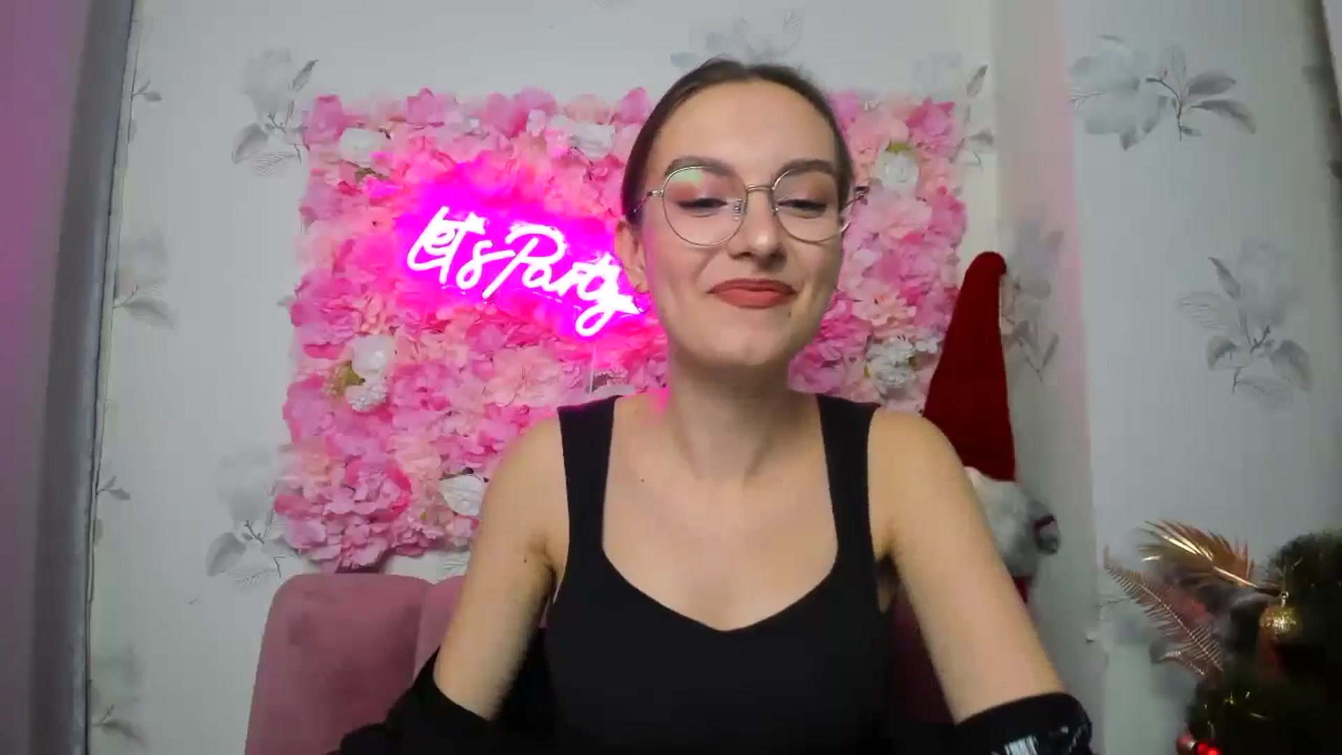 Gallery image thumbnail from SofiaLiub's myfreecams stream on, 12/14/2024, 14:15 image 20 of 20