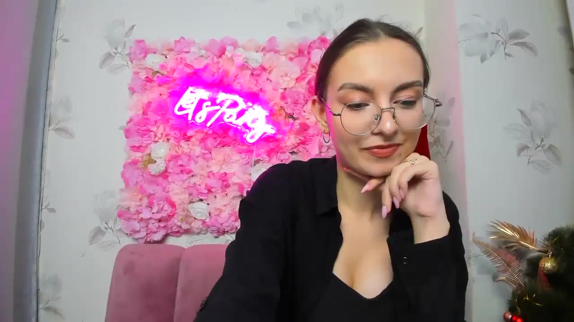 Gallery image thumbnail from SofiaLiub's myfreecams stream on, 12/14/2024, 14:15 image 6 of 20