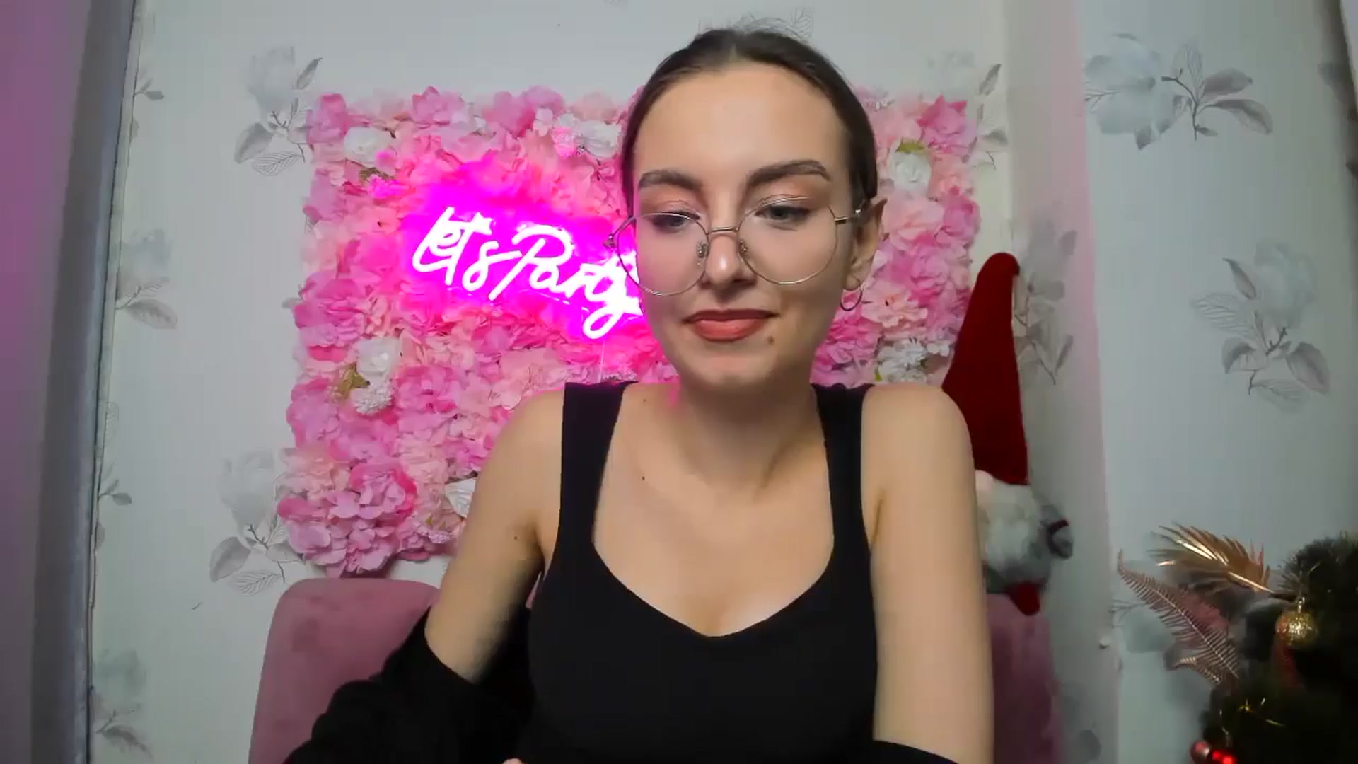 Gallery image thumbnail from SofiaLiub's myfreecams stream on, 12/14/2024, 14:15 image 16 of 20
