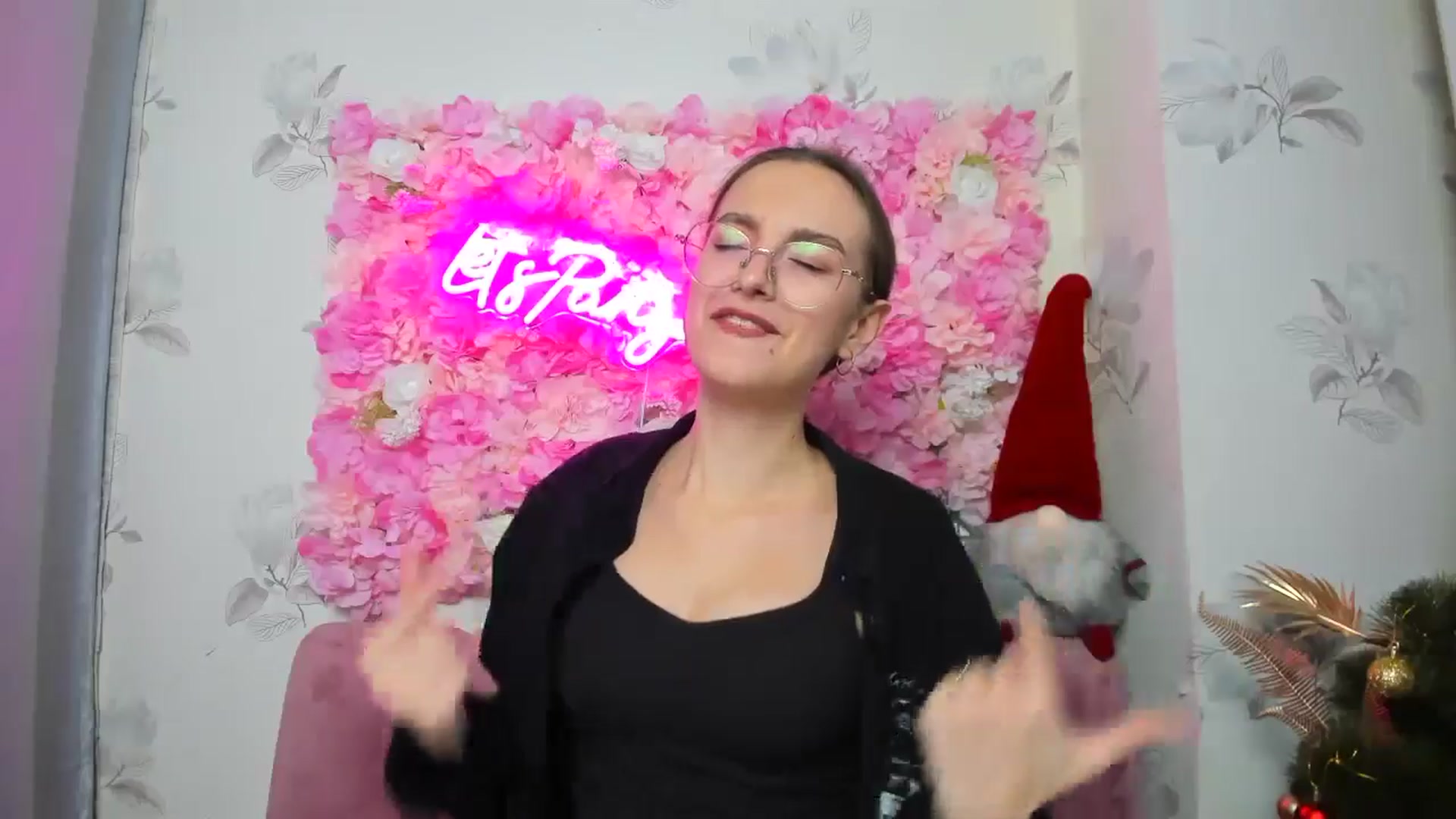 Gallery image thumbnail from SofiaLiub's myfreecams stream on, 12/14/2024, 14:15 image 5 of 20