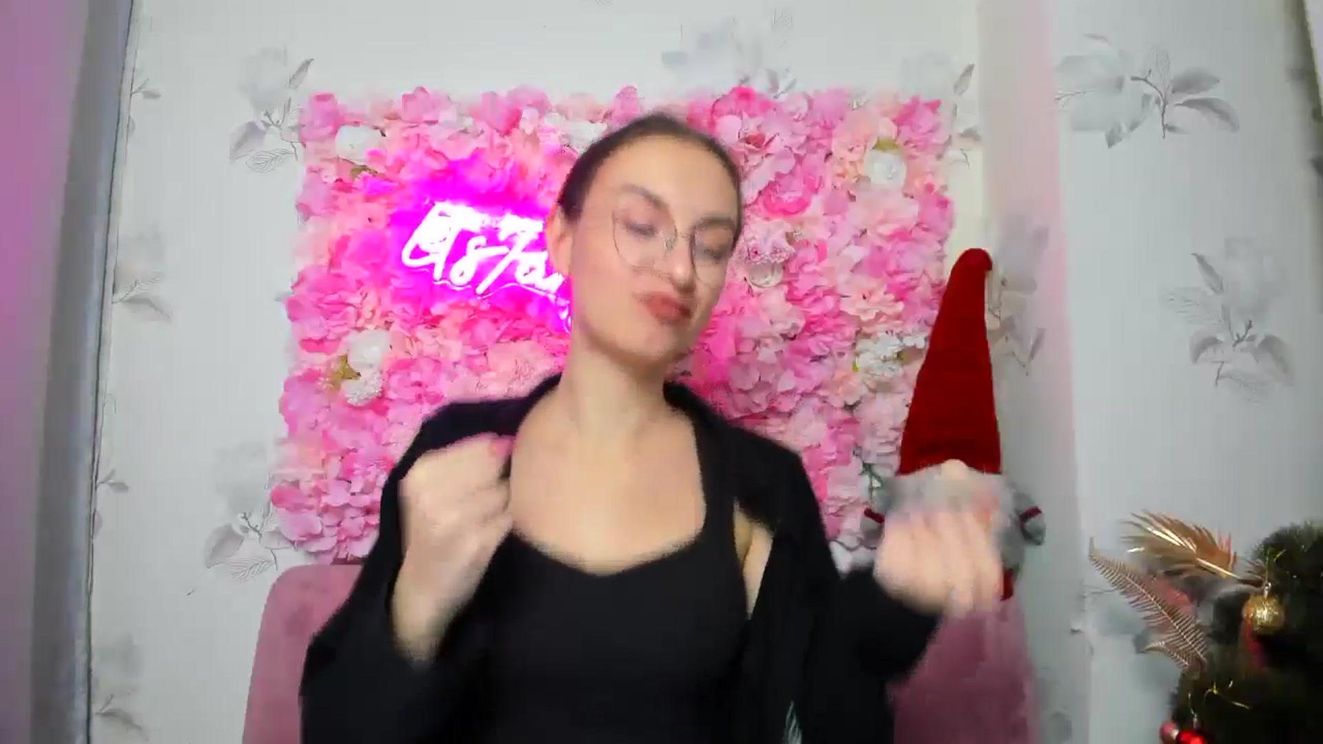 Gallery image thumbnail from SofiaLiub's myfreecams stream on, 12/14/2024, 14:15 image 12 of 20