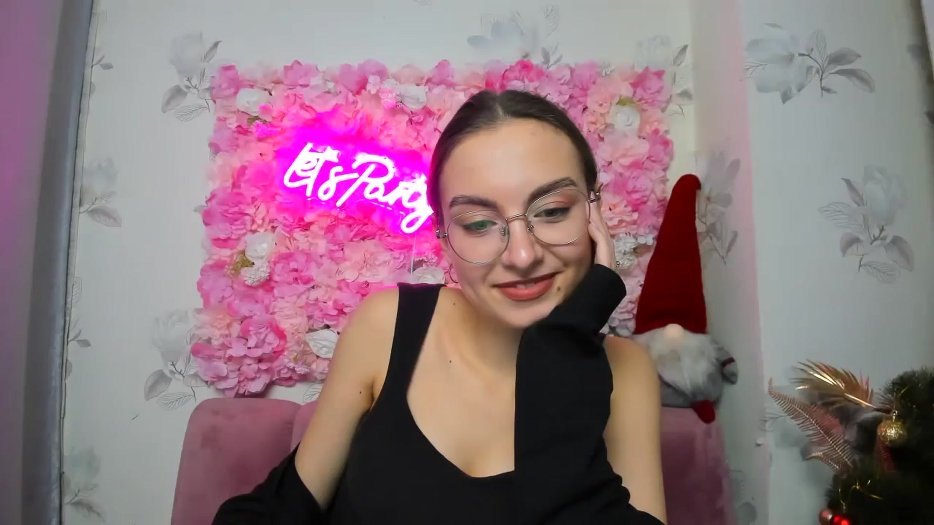 Gallery image thumbnail from SofiaLiub's myfreecams stream on, 12/14/2024, 14:15 image 18 of 20