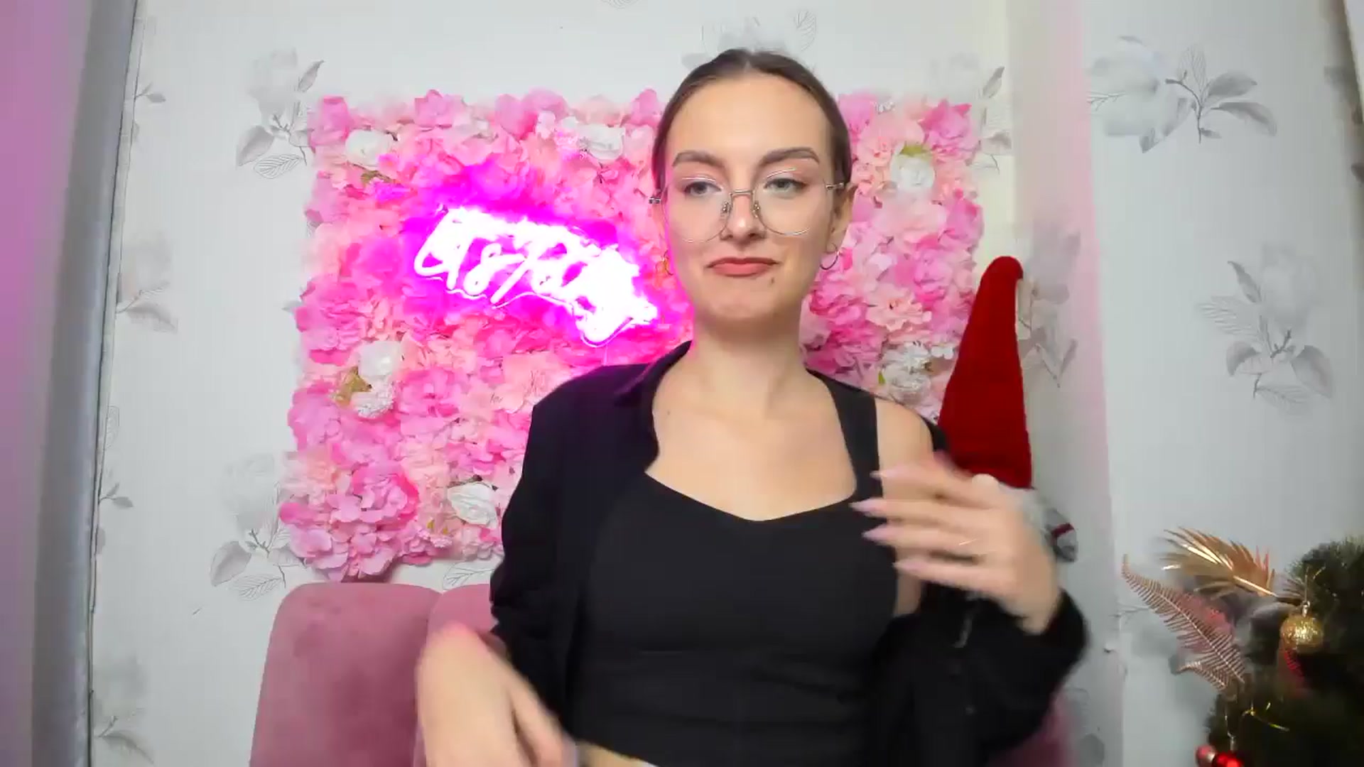 Gallery image thumbnail from SofiaLiub's myfreecams stream on, 12/14/2024, 14:15 image 13 of 20