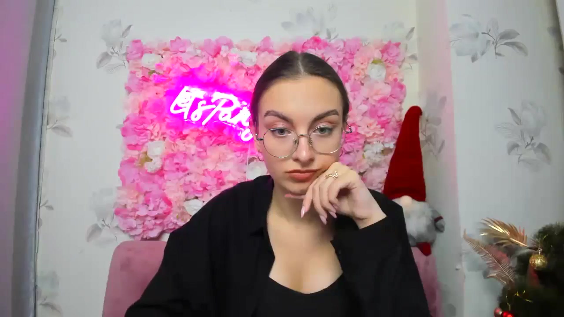 Gallery image thumbnail from SofiaLiub's myfreecams stream on, 12/14/2024, 14:15 image 3 of 20