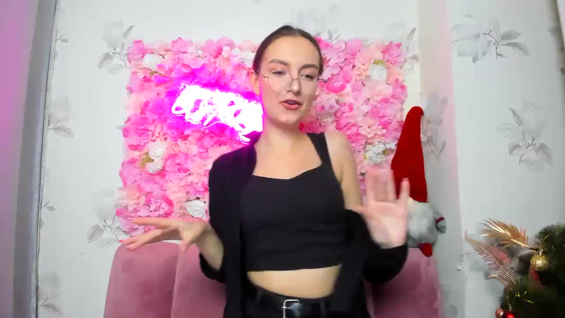 Gallery image thumbnail from SofiaLiub's myfreecams stream on, 12/14/2024, 14:15 image 14 of 20