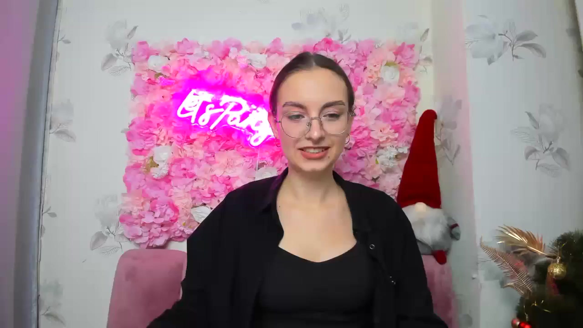 Gallery image thumbnail from SofiaLiub's myfreecams stream on, 12/14/2024, 14:15 image 4 of 20