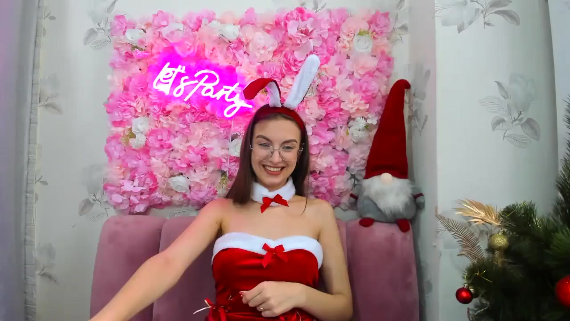 Gallery image thumbnail from SofiaLiub's myfreecams stream on, 12/15/2024, 09:13 image 1 of 20