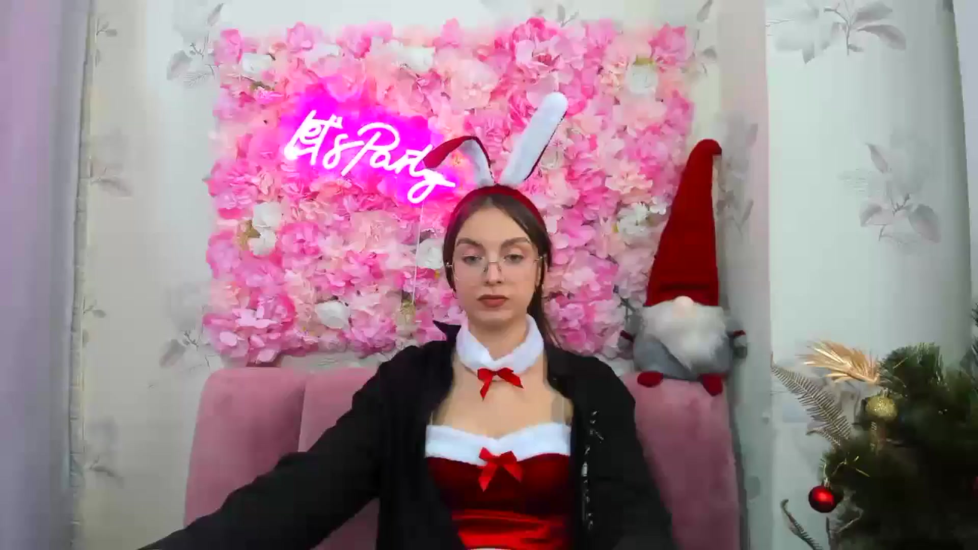 Gallery image thumbnail from SofiaLiub's myfreecams stream on, 12/15/2024, 09:35 image 2 of 20