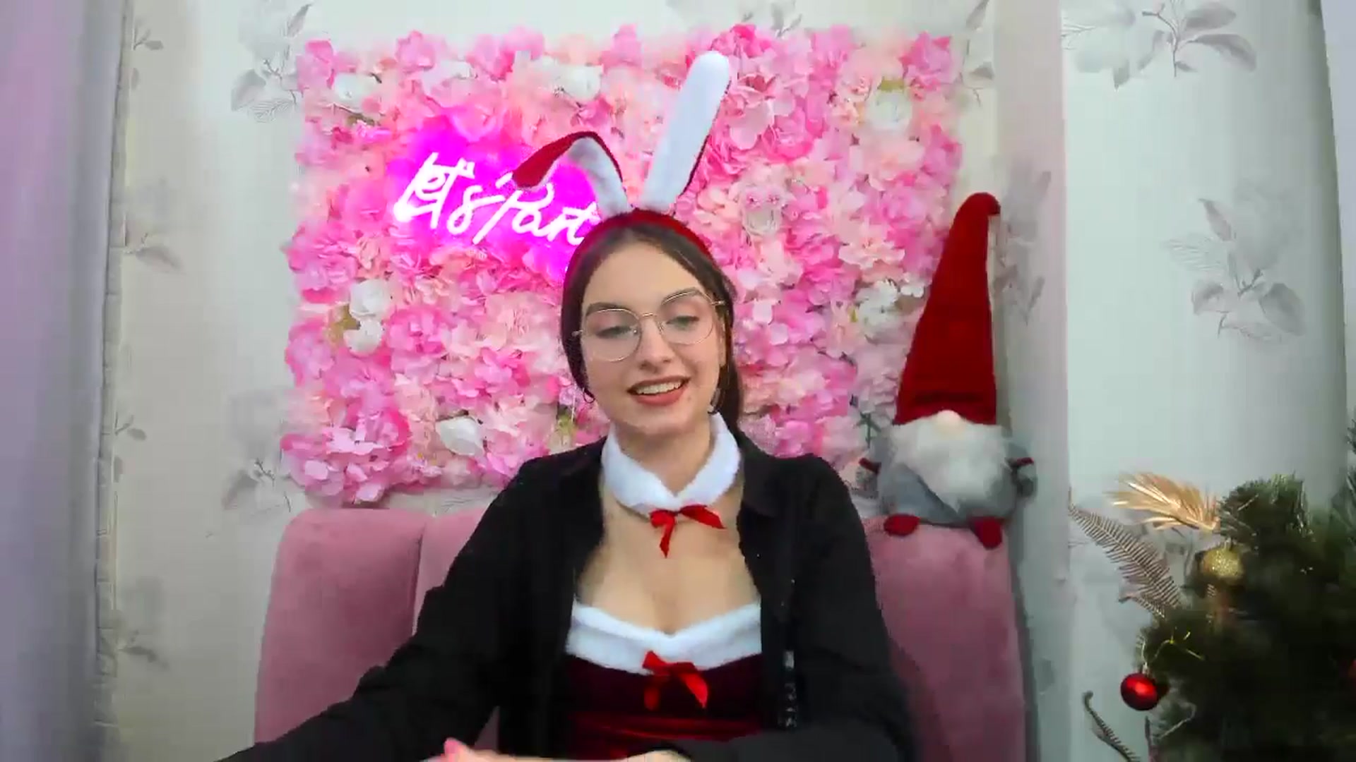 Gallery image thumbnail from SofiaLiub's myfreecams stream on, 12/15/2024, 09:35 image 8 of 20