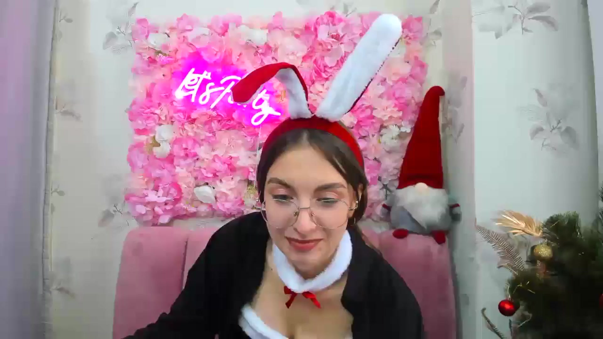 Gallery image thumbnail from SofiaLiub's myfreecams stream on, 12/15/2024, 09:35 image 6 of 20