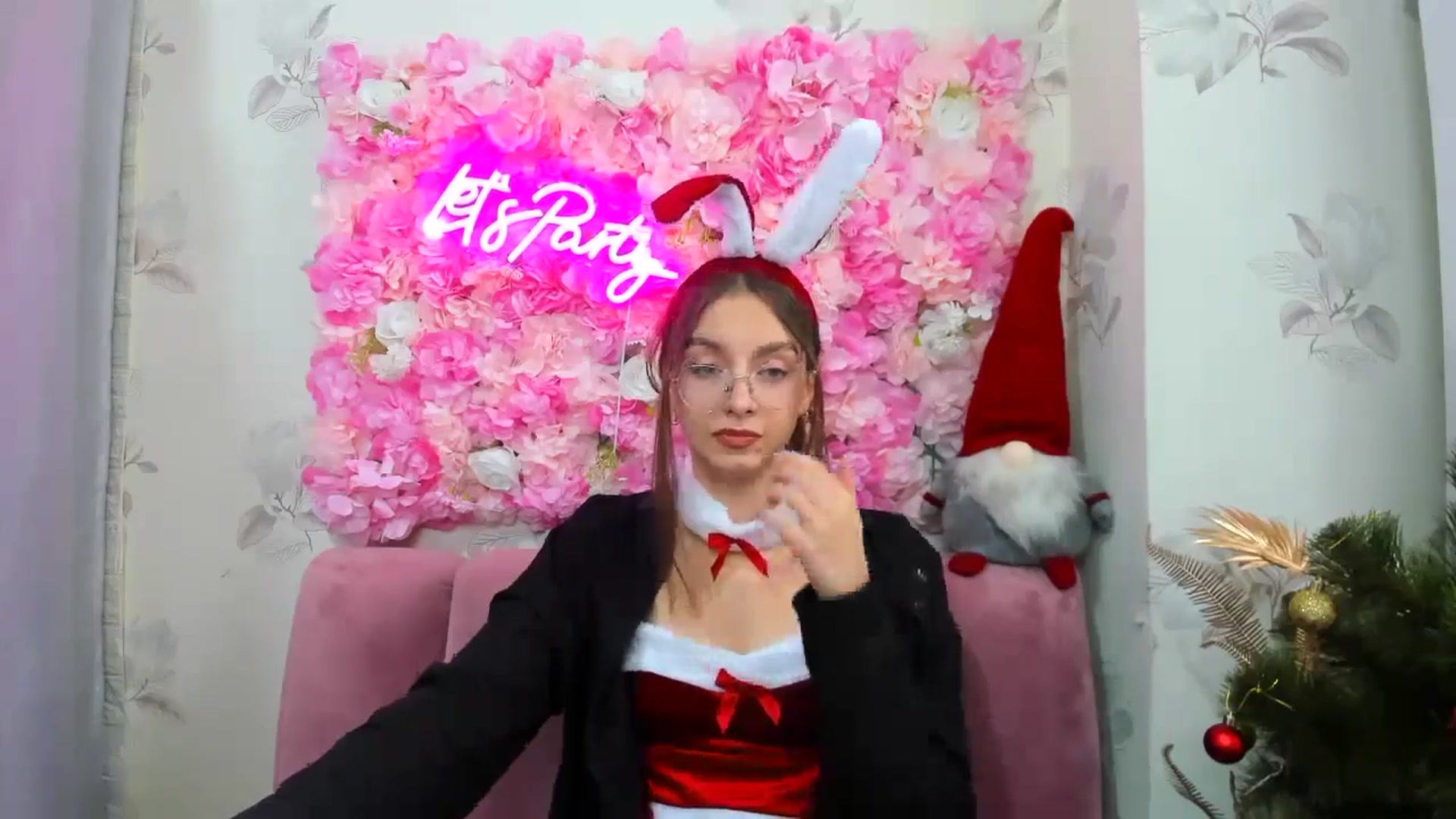 Gallery image thumbnail from SofiaLiub's myfreecams stream on, 12/15/2024, 09:35 image 12 of 20