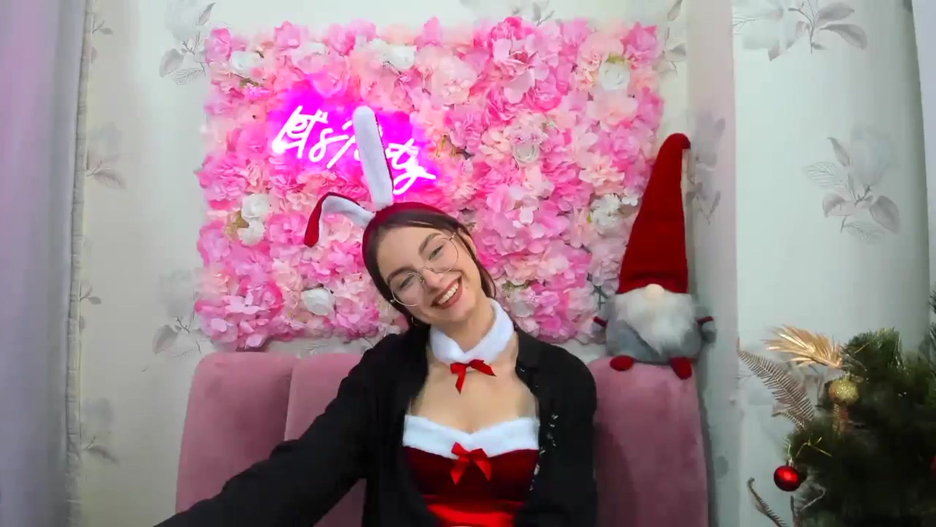 Gallery image thumbnail from SofiaLiub's myfreecams stream on, 12/15/2024, 09:35 image 4 of 20