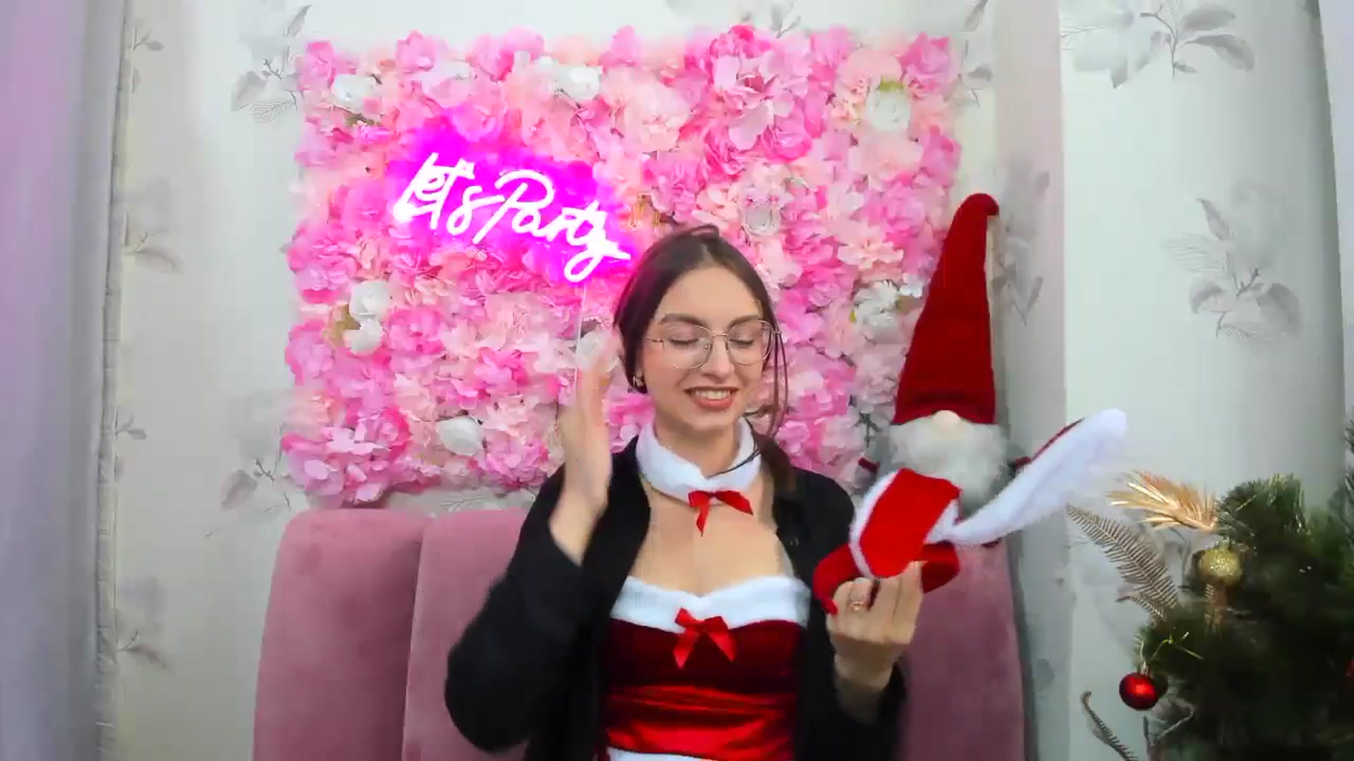 Gallery image thumbnail from SofiaLiub's myfreecams stream on, 12/15/2024, 09:35 image 9 of 20