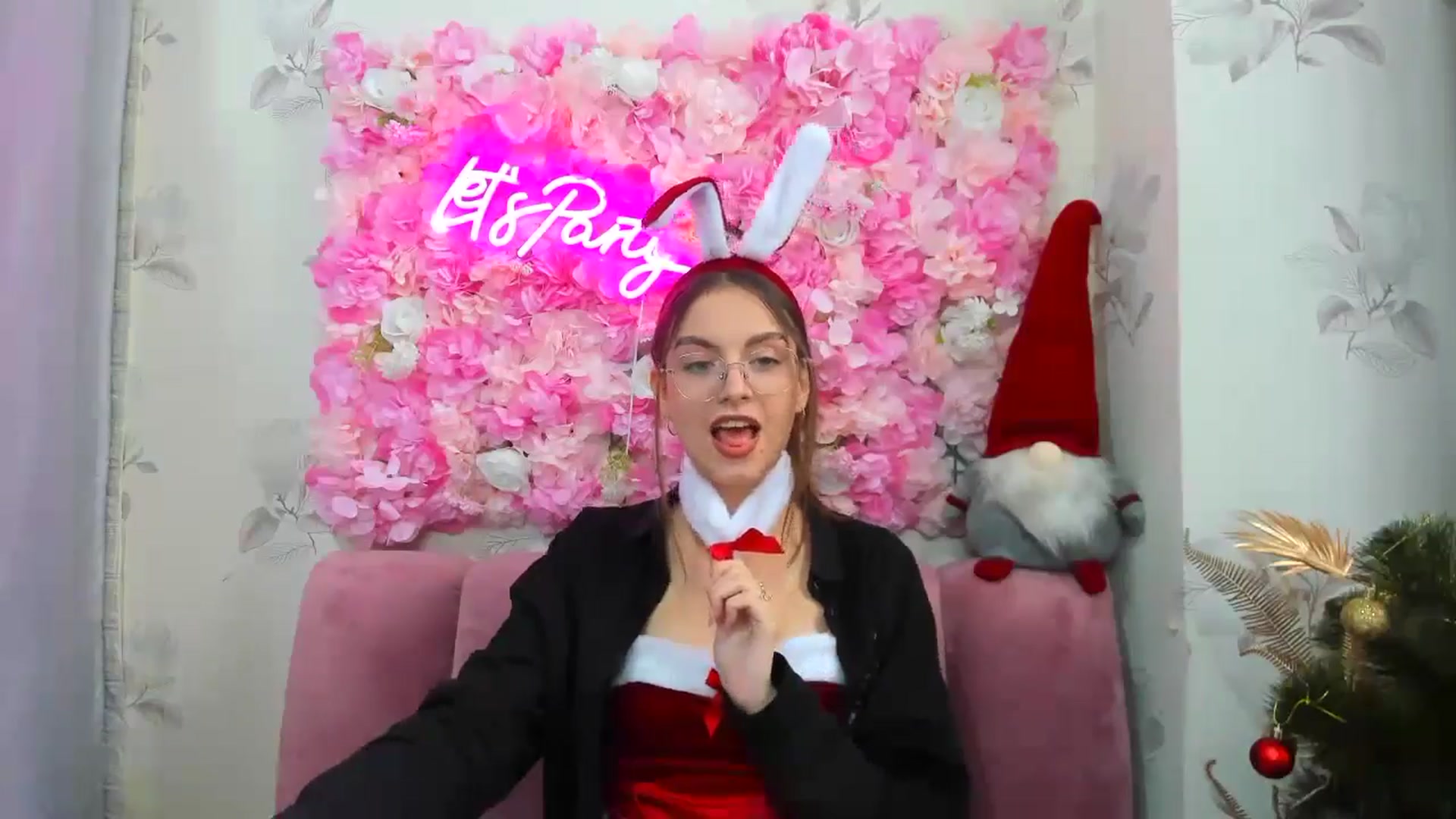 Gallery image thumbnail from SofiaLiub's myfreecams stream on, 12/15/2024, 10:09 image 12 of 20