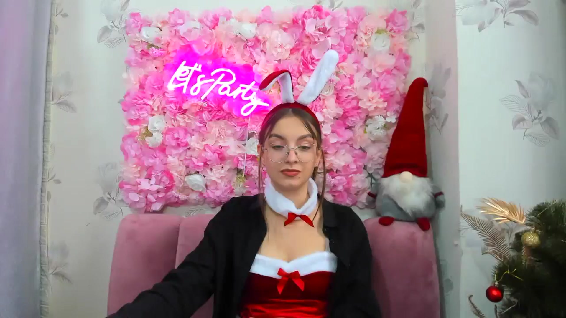 Gallery image thumbnail from SofiaLiub's myfreecams stream on, 12/15/2024, 10:09 image 16 of 20