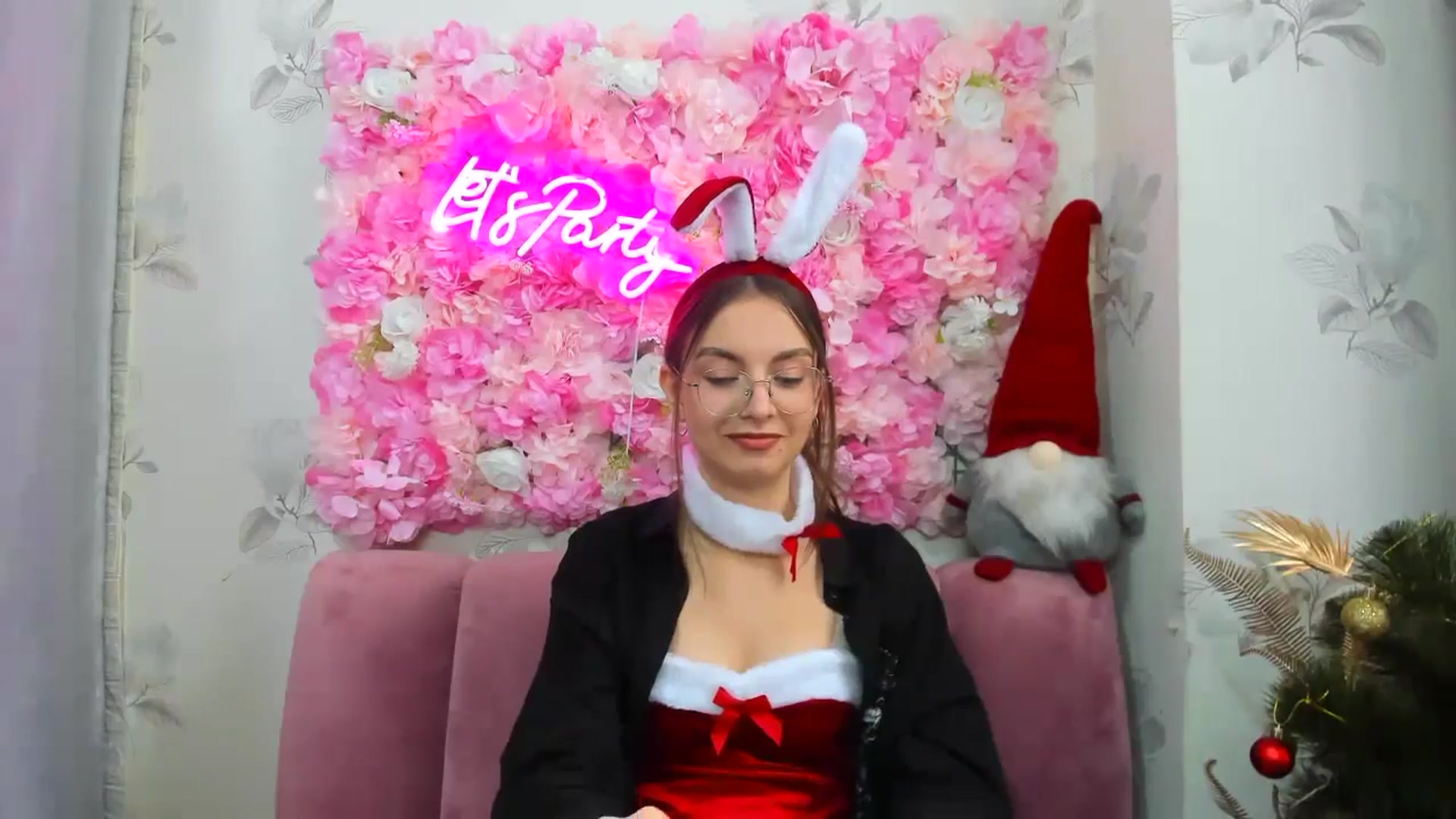 Gallery image thumbnail from SofiaLiub's myfreecams stream on, 12/15/2024, 10:09 image 10 of 20