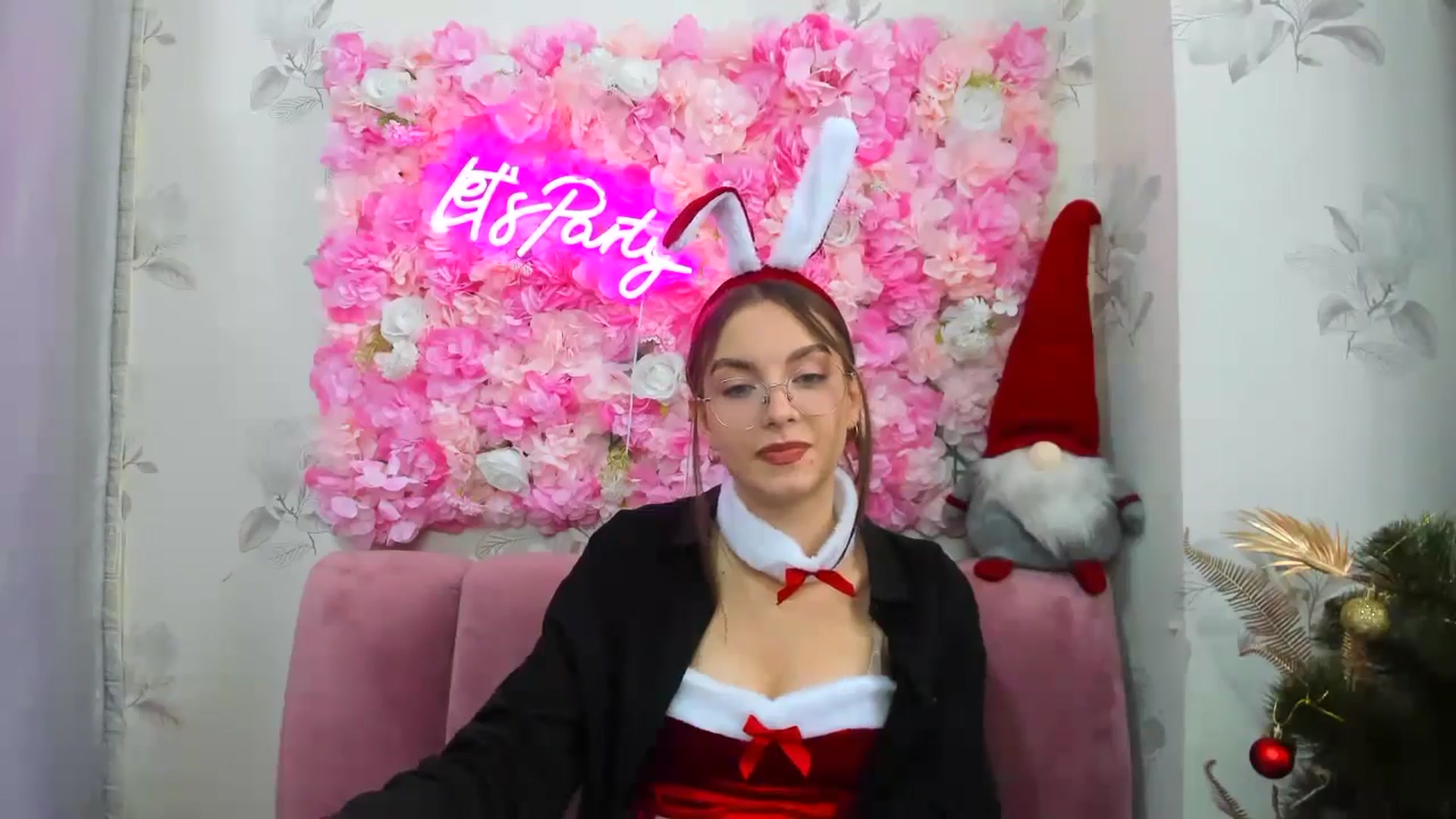 Gallery image thumbnail from SofiaLiub's myfreecams stream on, 12/15/2024, 10:09 image 18 of 20