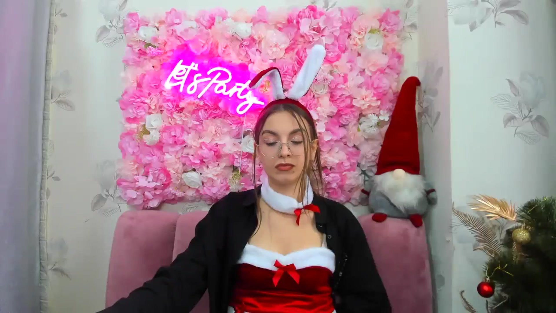 Gallery image thumbnail from SofiaLiub's myfreecams stream on, 12/15/2024, 10:09 image 3 of 20