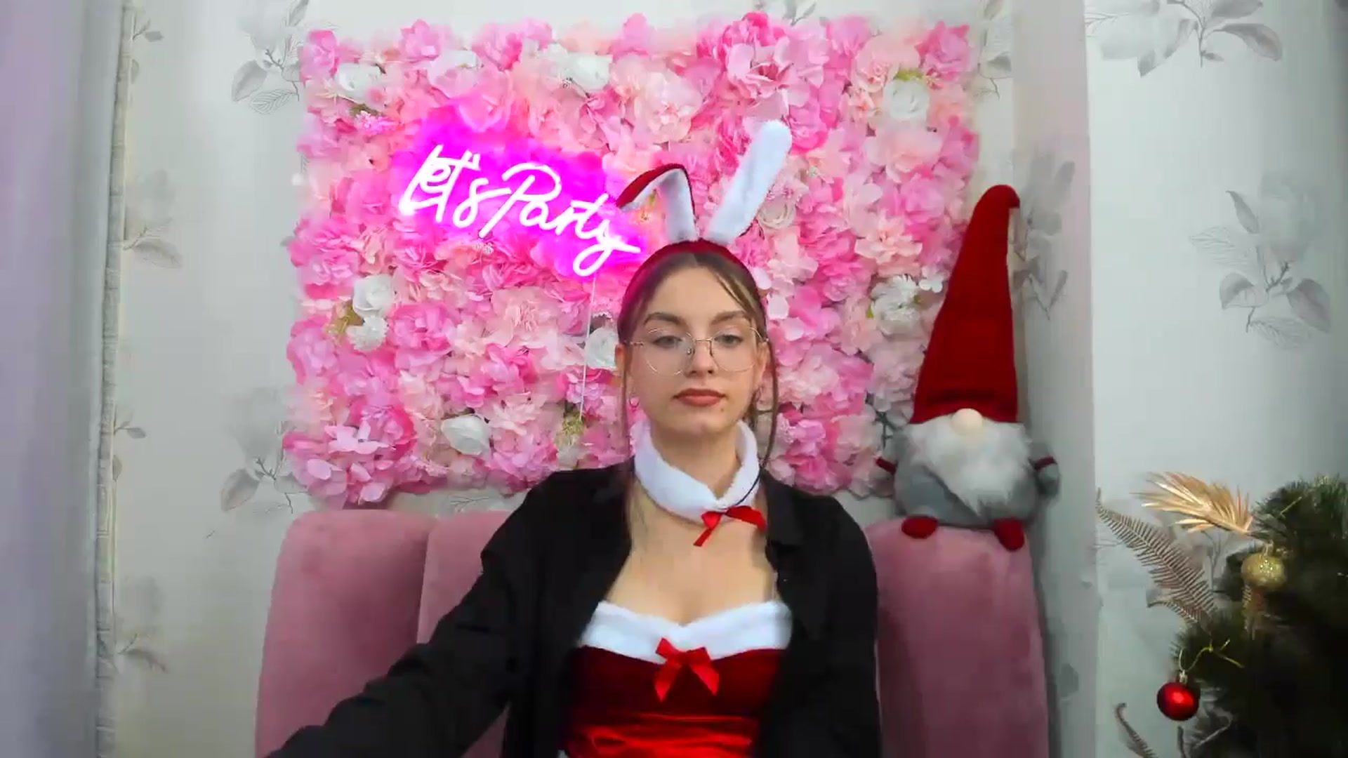 Gallery image thumbnail from SofiaLiub's myfreecams stream on, 12/15/2024, 10:09 image 14 of 20