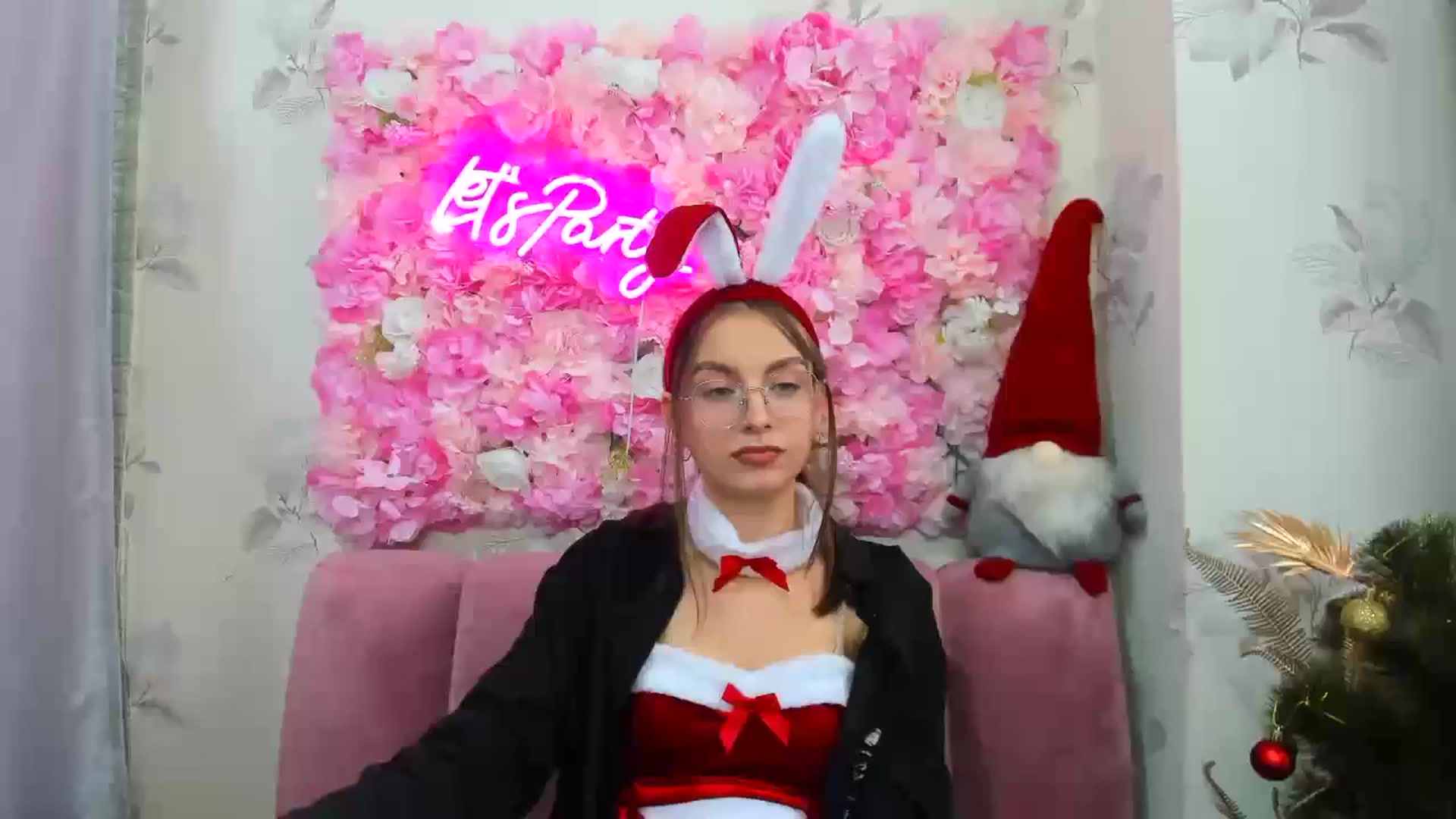 Gallery image thumbnail from SofiaLiub's myfreecams stream on, 12/15/2024, 11:01 image 1 of 20