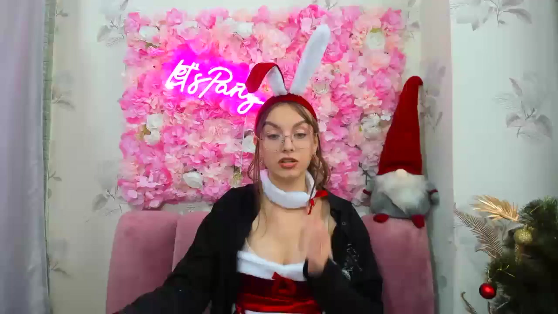 Gallery image thumbnail from SofiaLiub's myfreecams stream on, 12/15/2024, 11:01 image 11 of 20