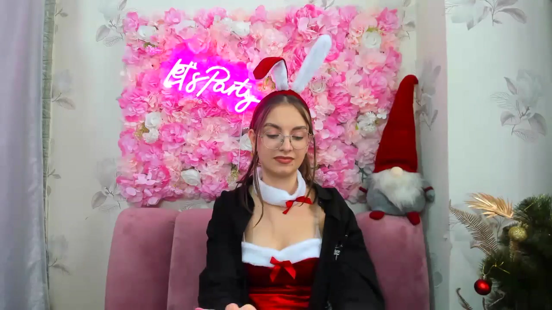 Gallery image thumbnail from SofiaLiub's myfreecams stream on, 12/15/2024, 11:01 image 19 of 20