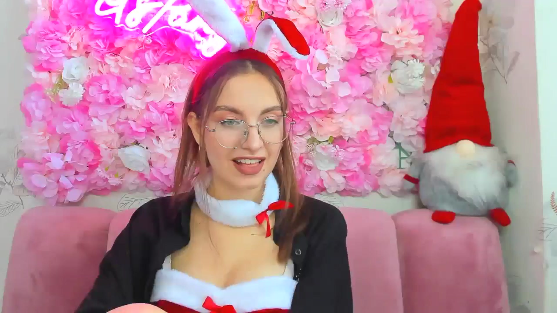 Gallery image thumbnail from SofiaLiub's myfreecams stream on, 12/17/2024, 12:00 image 16 of 20