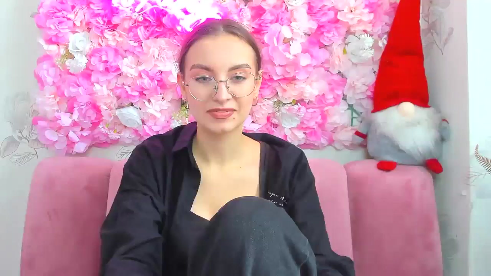 Gallery image thumbnail from SofiaLiub's myfreecams stream on, 12/17/2024, 12:00 image 3 of 20