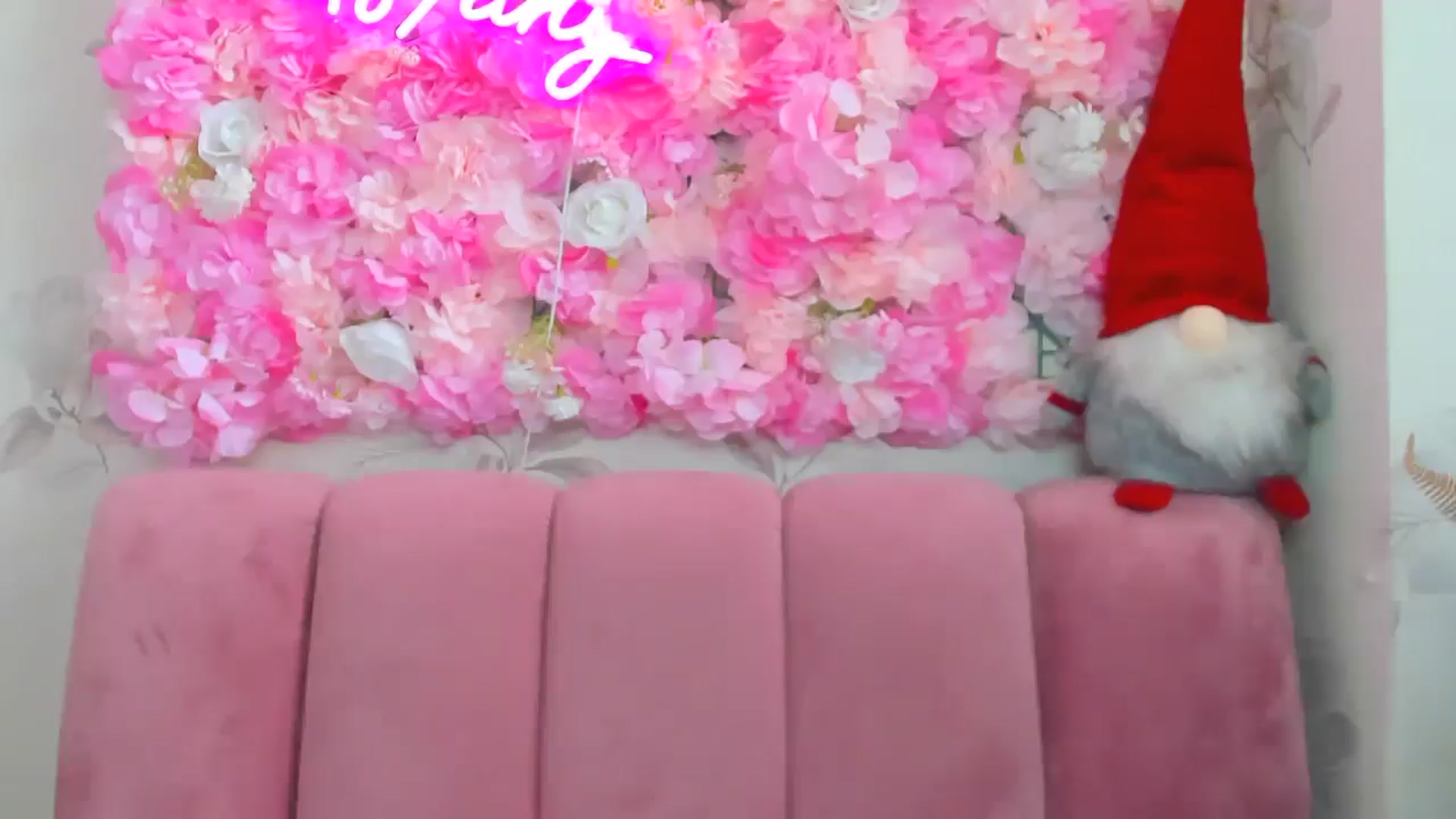 Gallery image thumbnail from SofiaLiub's myfreecams stream on, 12/17/2024, 12:00 image 7 of 20
