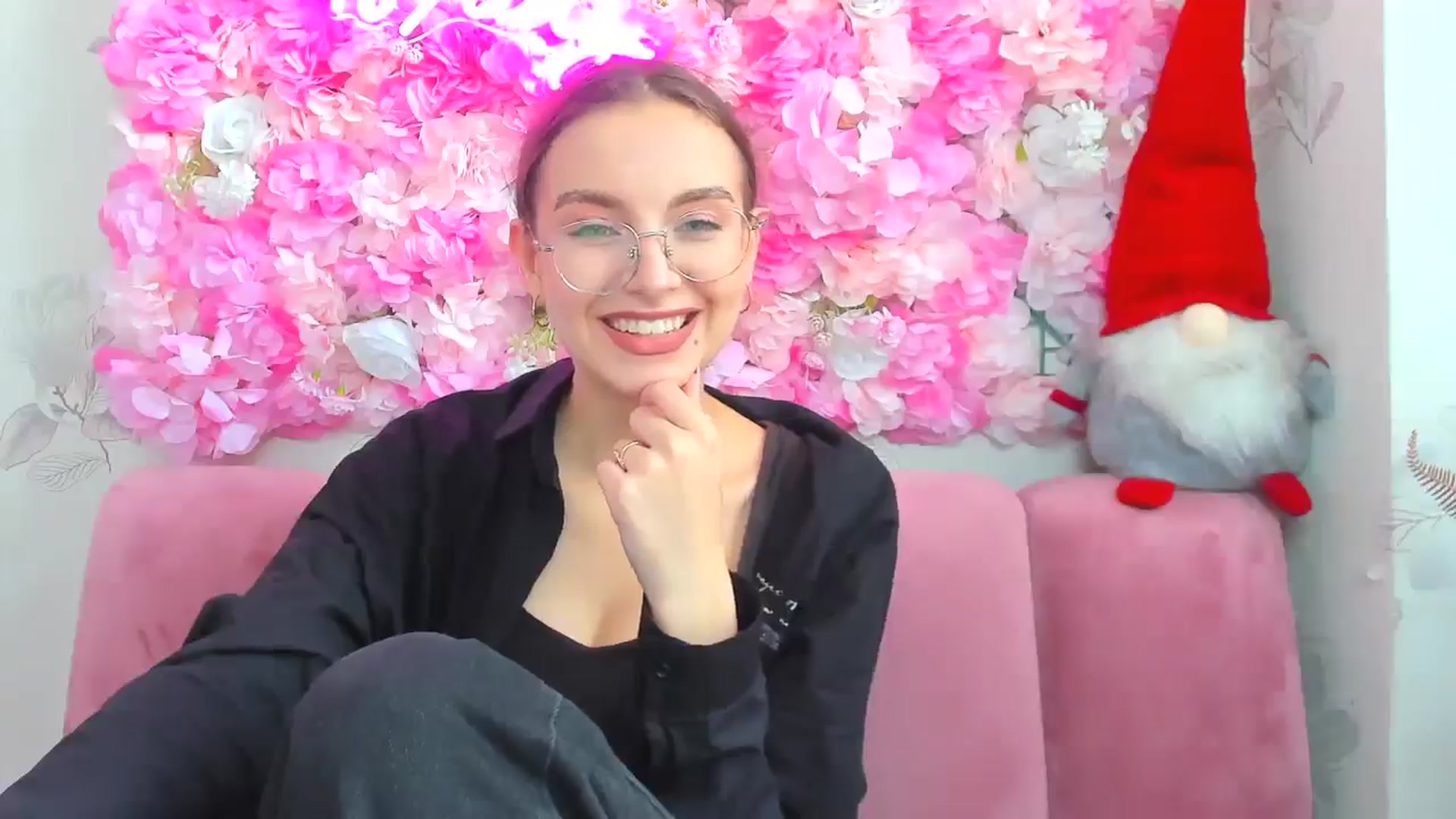 Gallery image thumbnail from SofiaLiub's myfreecams stream on, 12/17/2024, 12:00 image 4 of 20