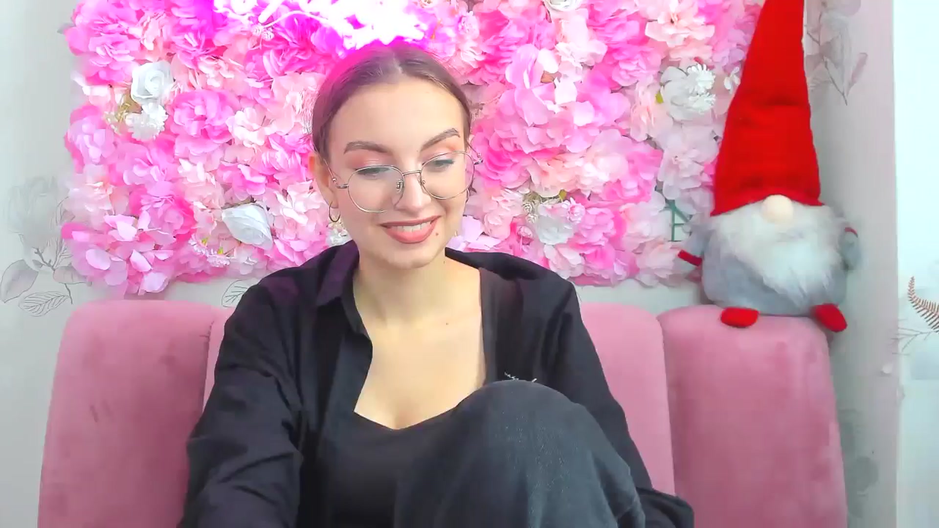 Gallery image thumbnail from SofiaLiub's myfreecams stream on, 12/17/2024, 12:00 image 5 of 20