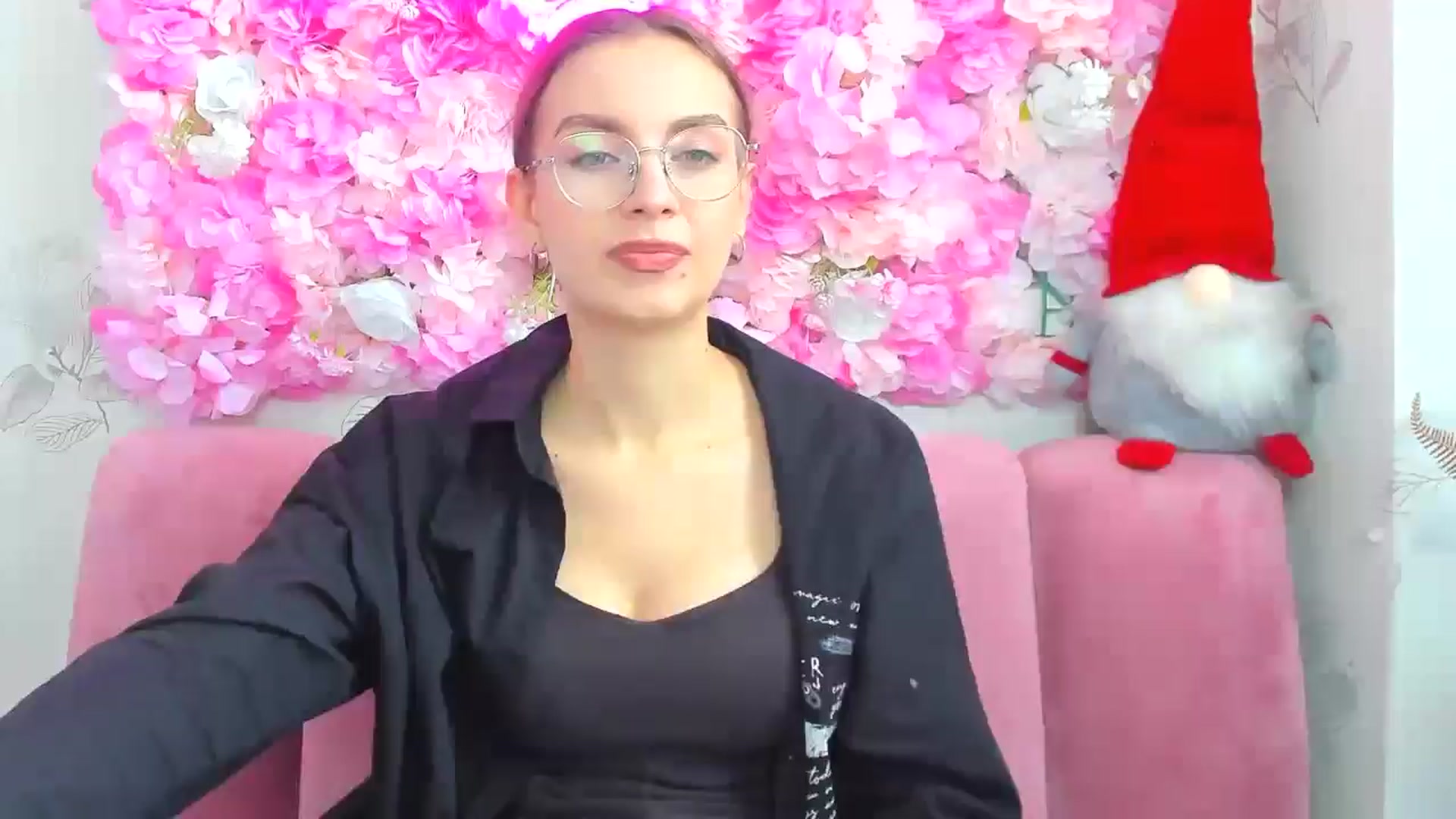 Gallery image thumbnail from SofiaLiub's myfreecams stream on, 12/17/2024, 12:00 image 1 of 20