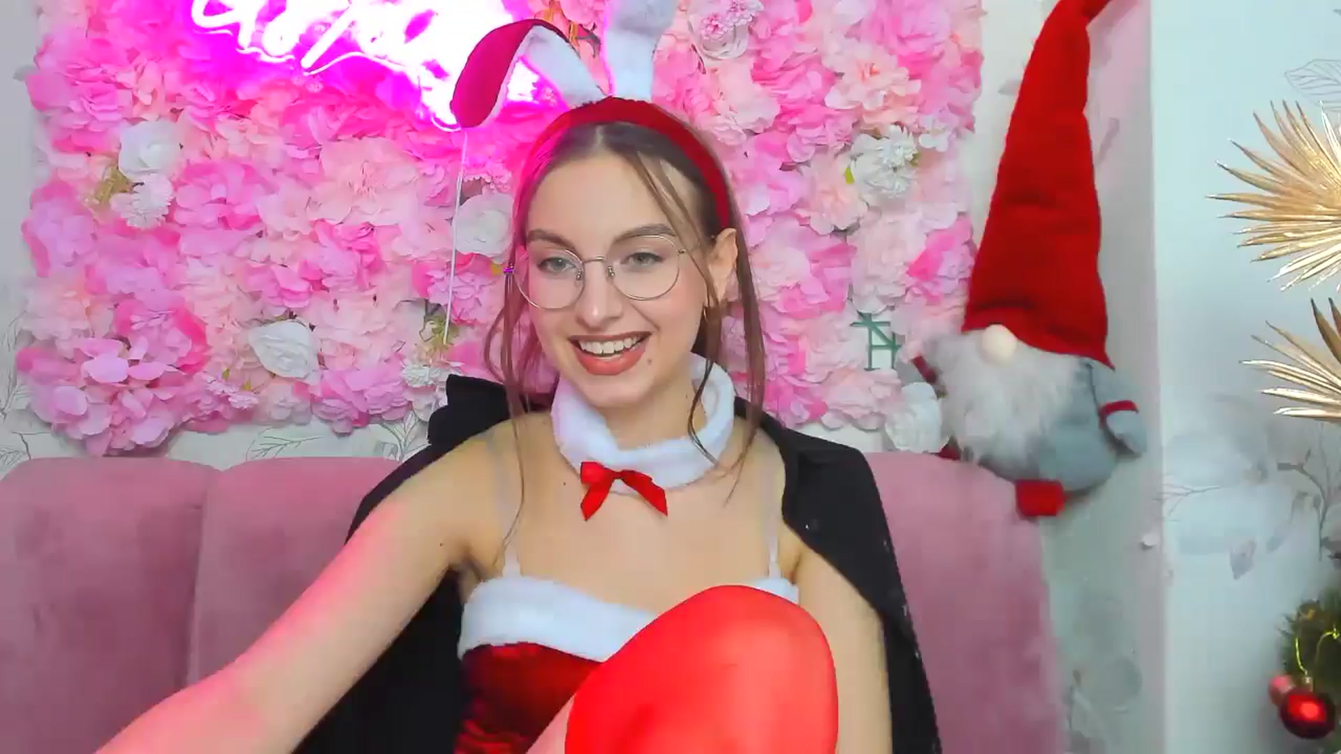 Gallery image thumbnail from SofiaLiub's myfreecams stream on, 12/17/2024, 14:54 image 4 of 20