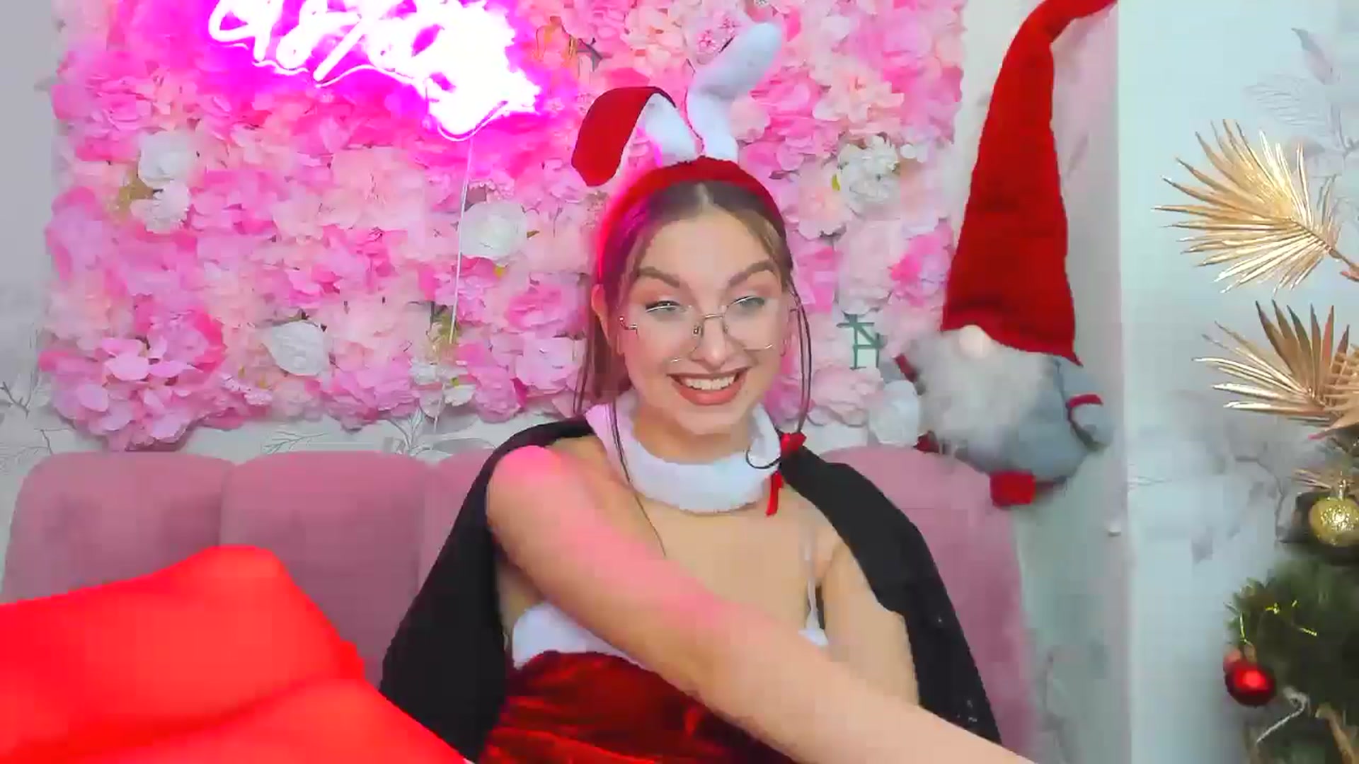 Gallery image thumbnail from SofiaLiub's myfreecams stream on, 12/17/2024, 14:54 image 2 of 20