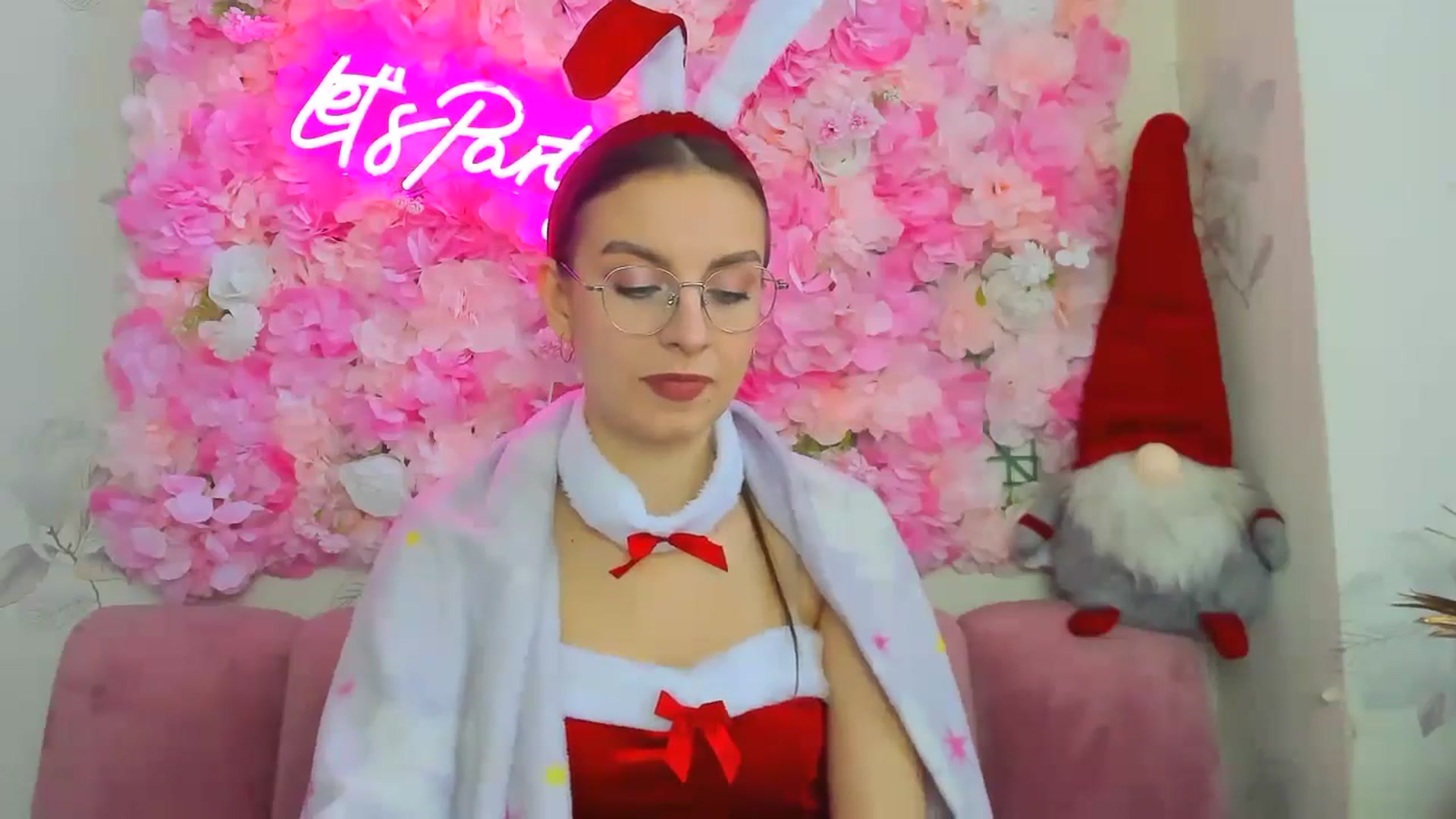 Gallery image thumbnail from SofiaLiub's myfreecams stream on, 12/19/2024, 11:25 image 12 of 20