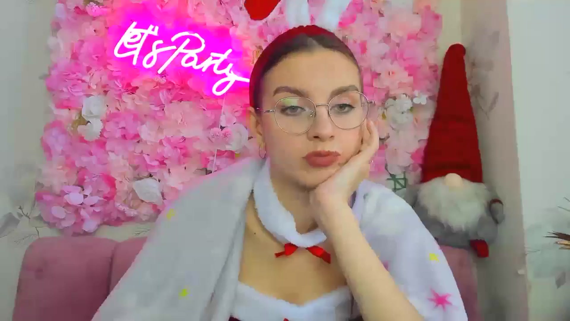 Gallery image thumbnail from SofiaLiub's myfreecams stream on, 12/19/2024, 11:25 image 14 of 20