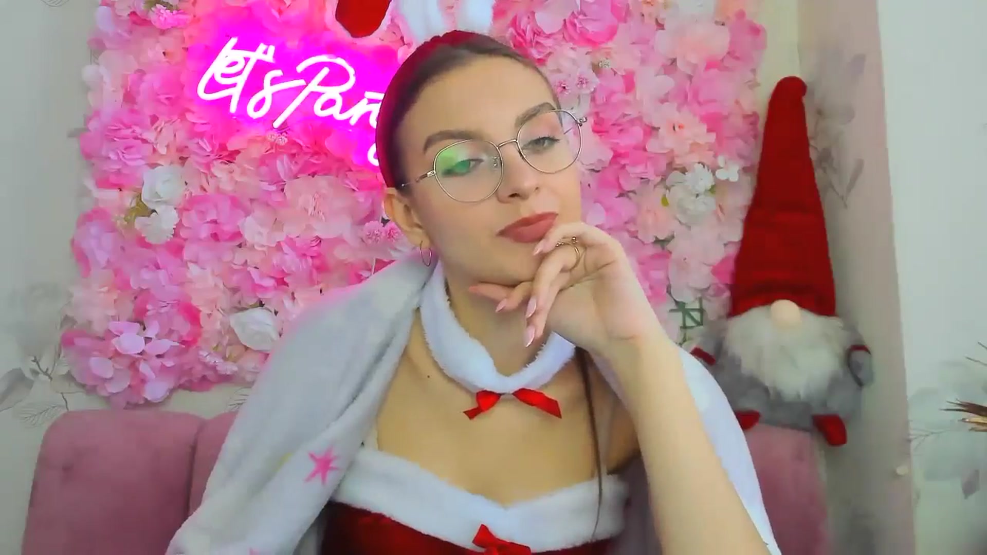 Gallery image thumbnail from SofiaLiub's myfreecams stream on, 12/19/2024, 11:25 image 15 of 20