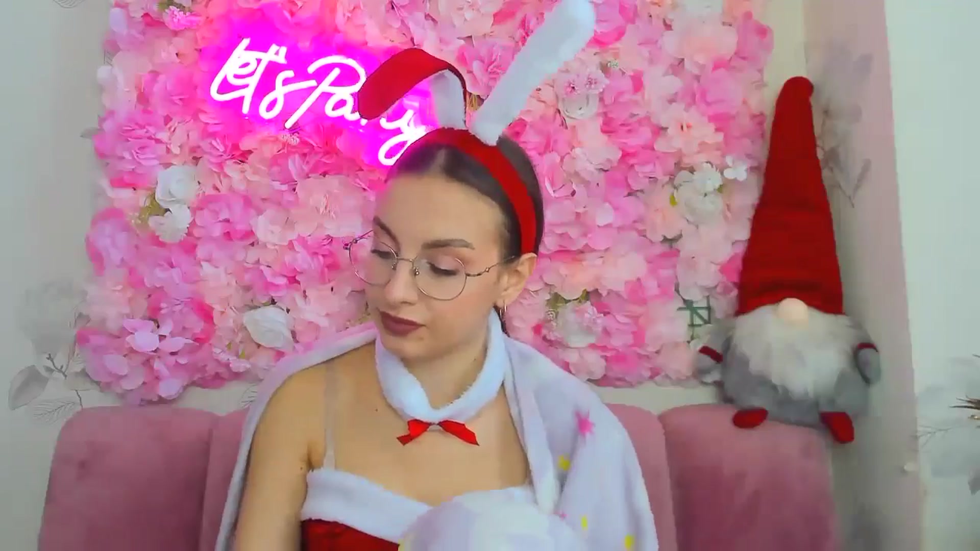 Gallery image thumbnail from SofiaLiub's myfreecams stream on, 12/19/2024, 11:25 image 19 of 20